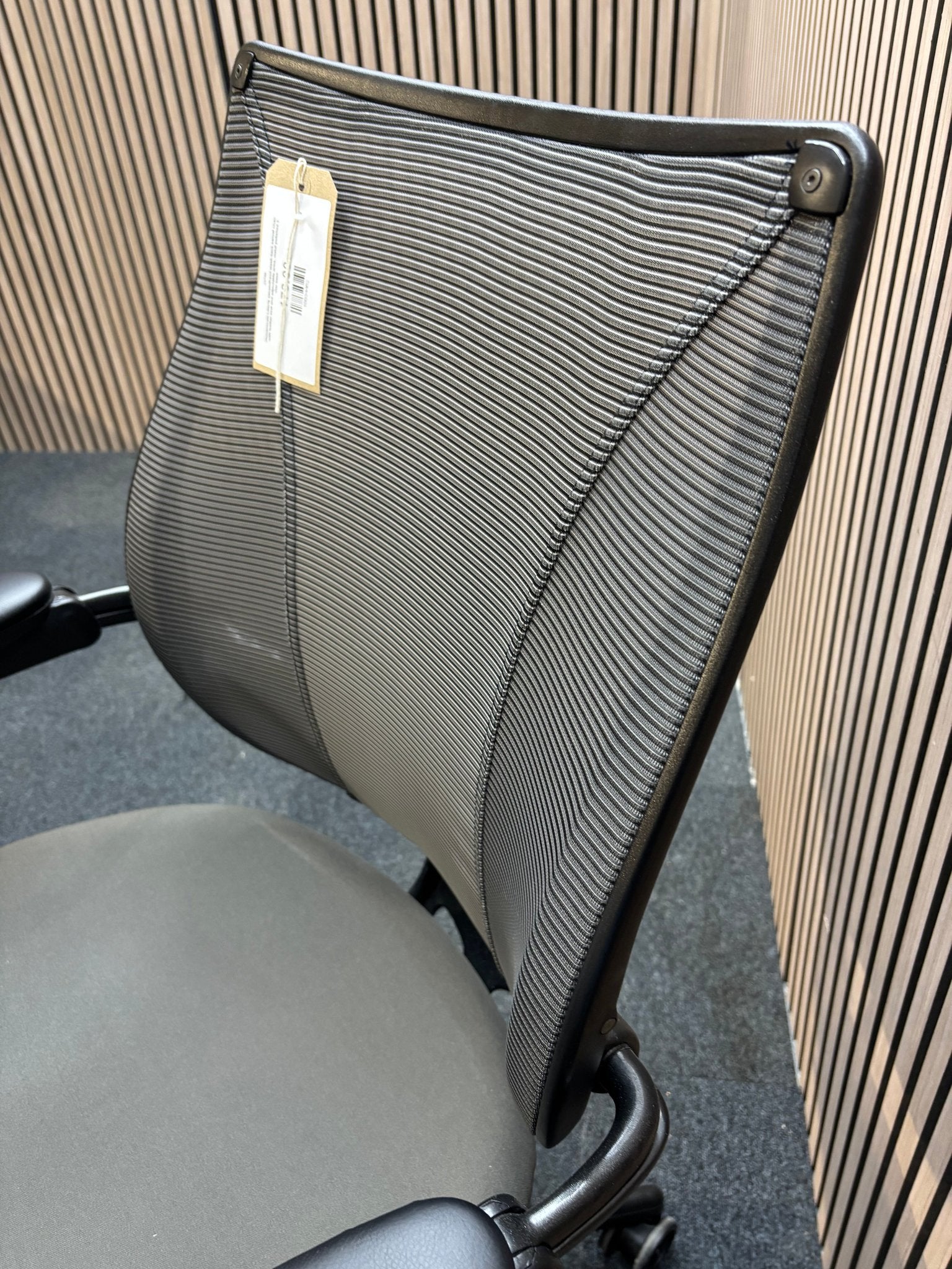 Humanscale Liberty secondhand mesh back swivel chair with fabric seat and adjsutable arms, metal polished 5 star base