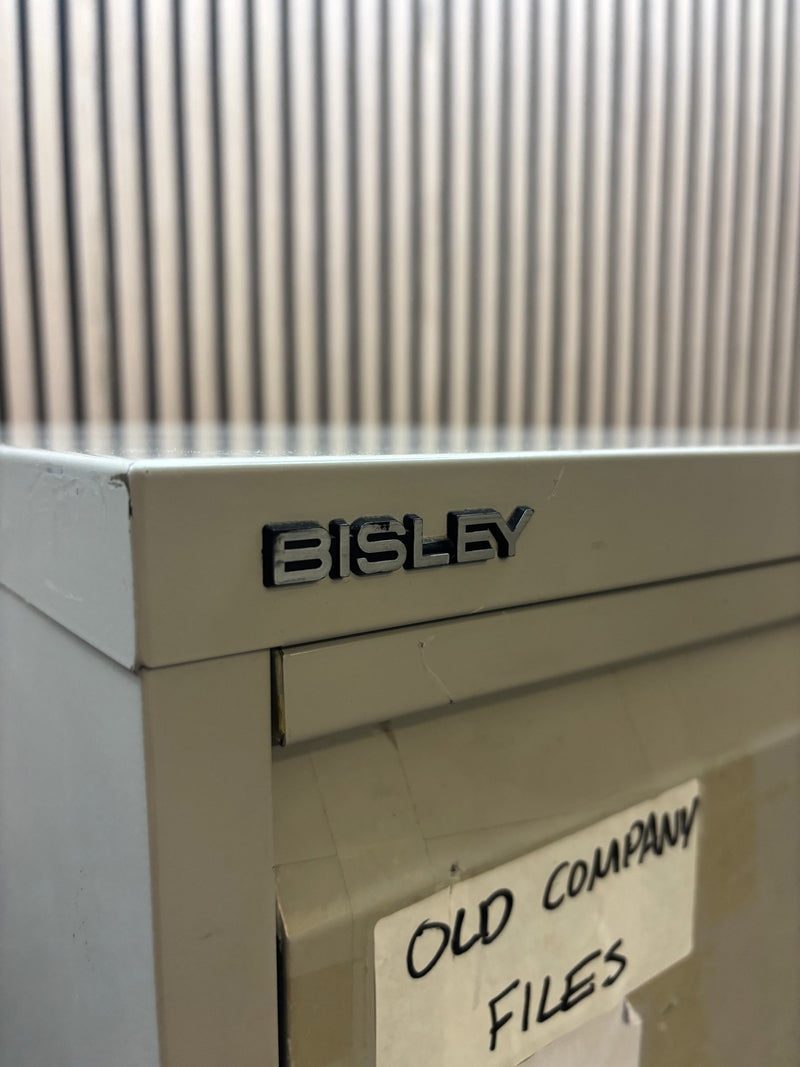 4 drawer filing cabinet in grey metal - image 2