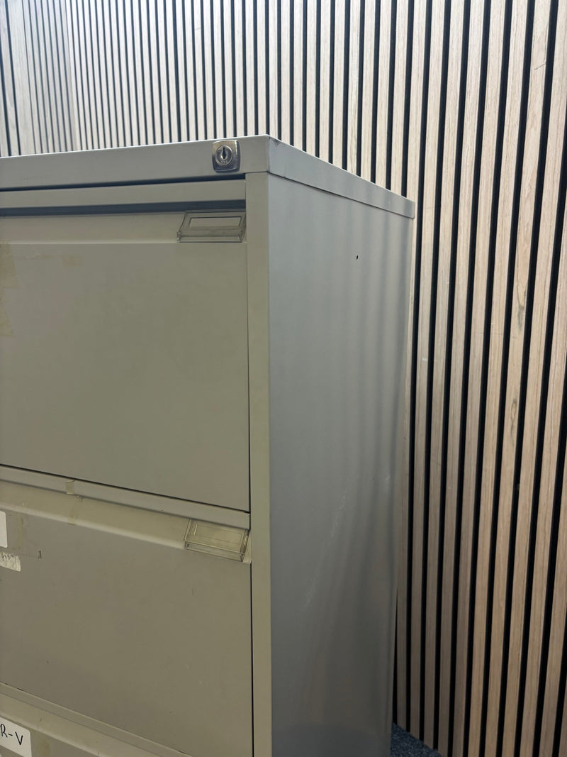 4 drawer filing cabinet in grey metal - image 3