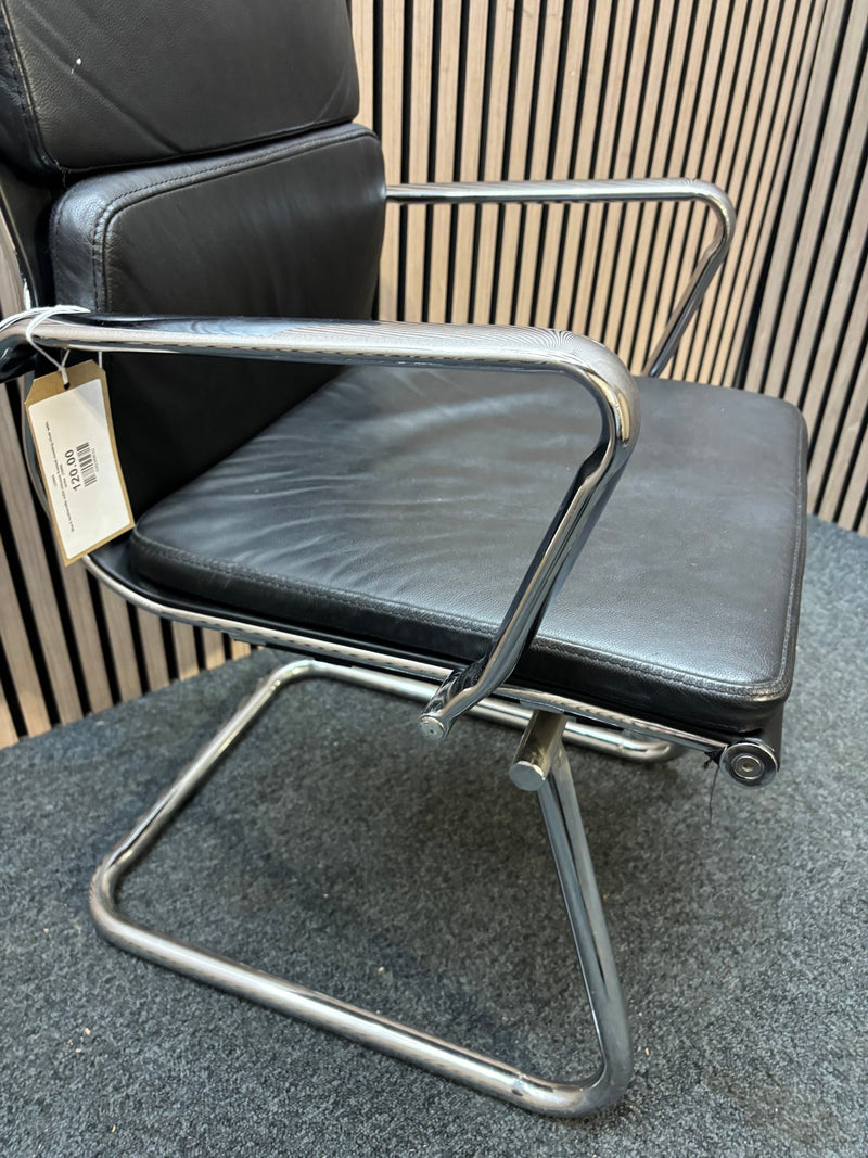 Black leatherette solid chrome framed meeting chair with arms  J3944 - image 3