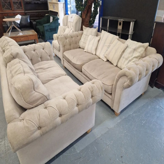 3+2 chesterfield button back suite