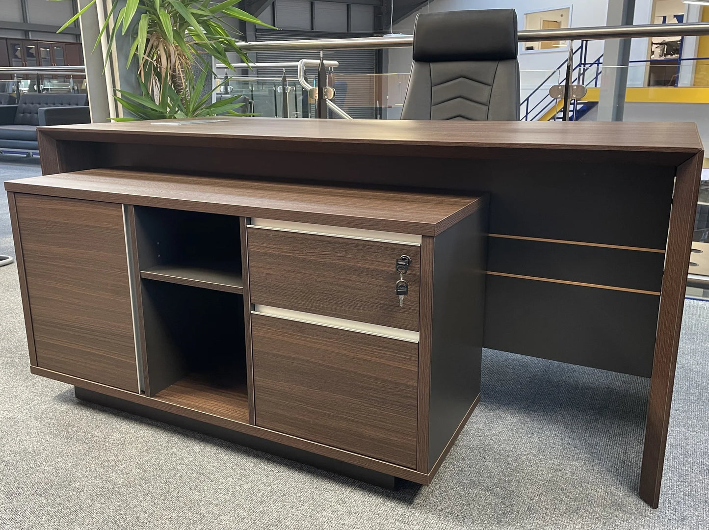 1.8m Executive Parnell Desk With Matching Credenza