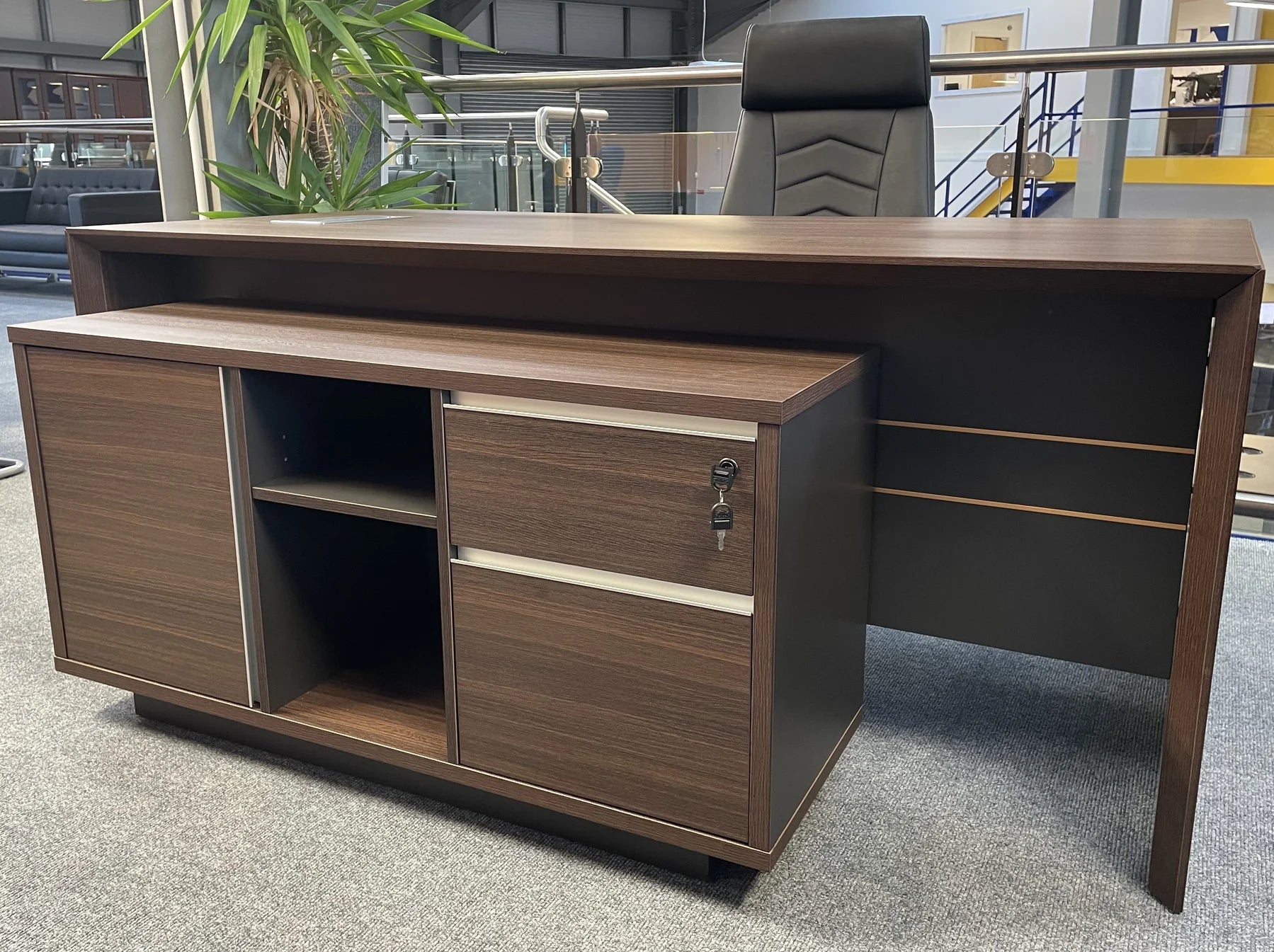 1.8m Executive Parnell Desk With Matching Credenza