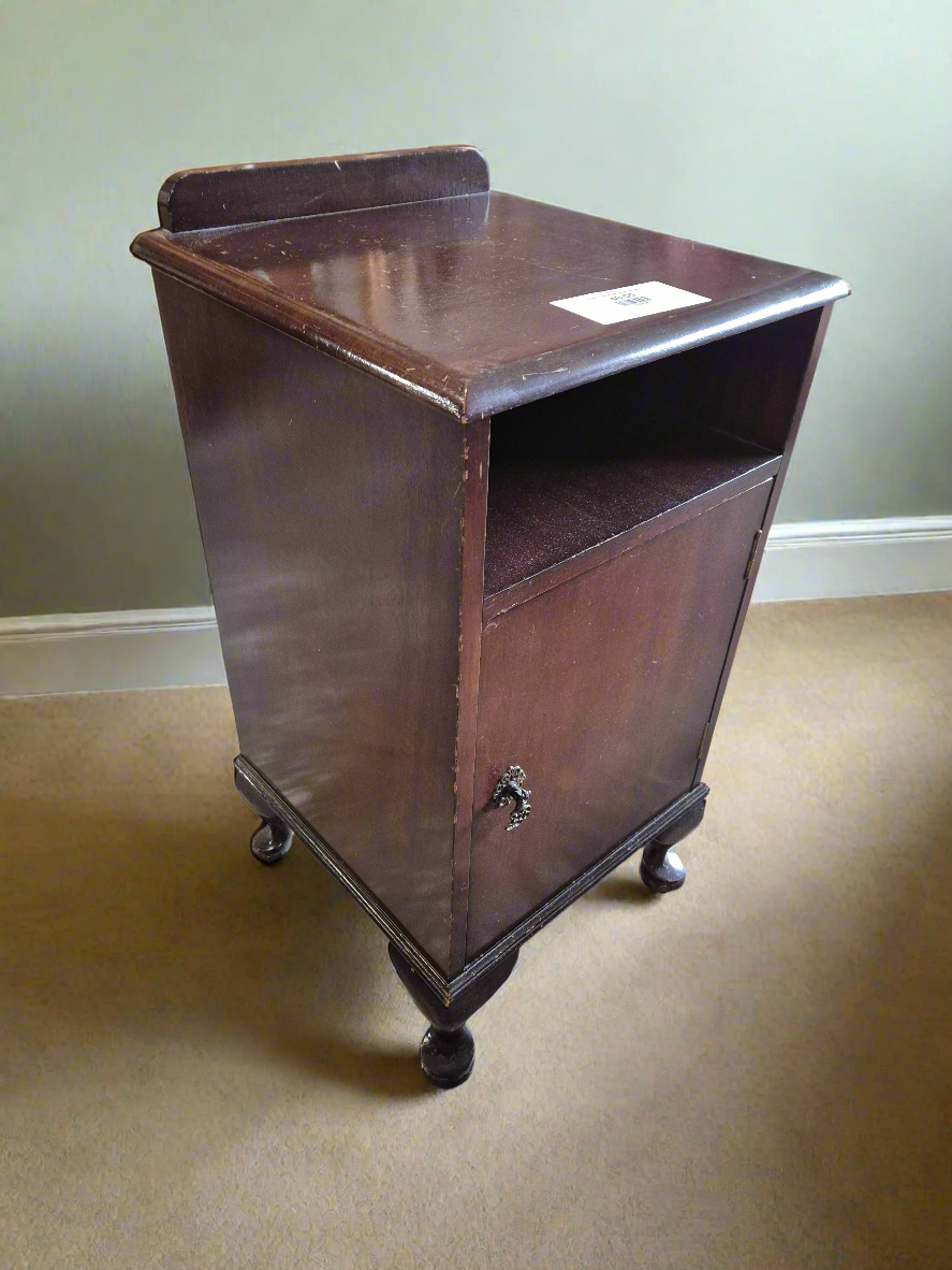 Ornate 1 door bedside locker mahogany