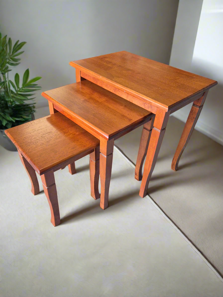 Nest of 3 pine low tables 3125