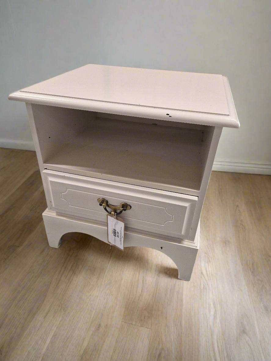 Rossmore mahogany white painted 1 drawer bedside locker%A0H 520 x W 500 x 420 D 2125
