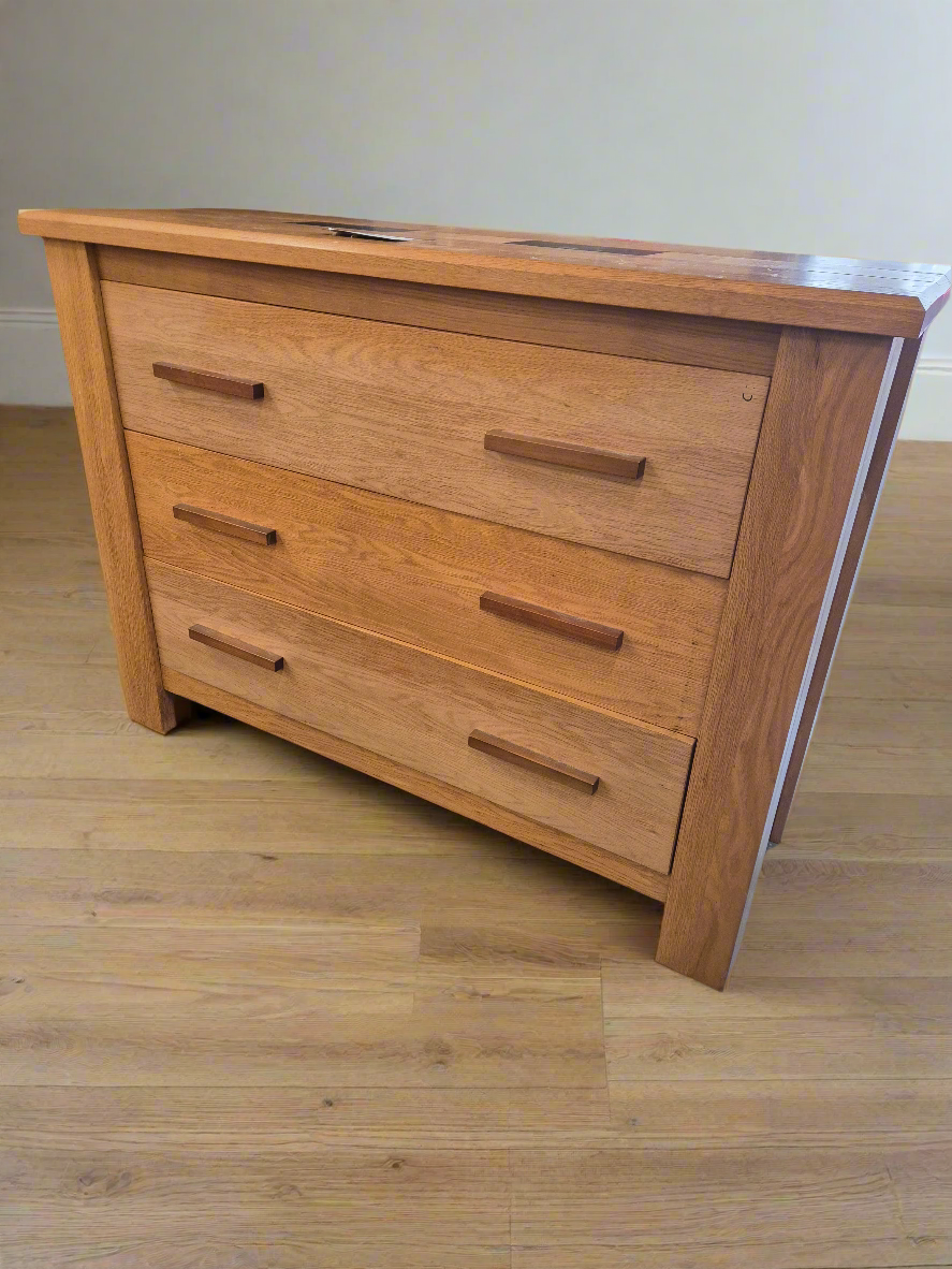 Large wide 3 drawer solid oak chest of drawers%A0