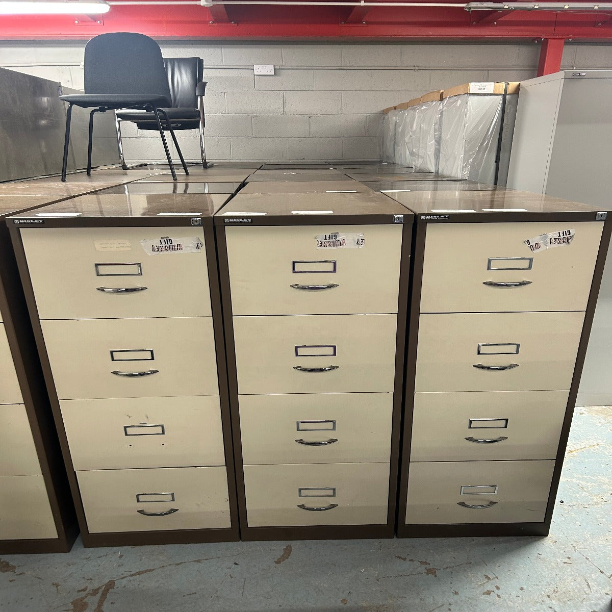 4 dwr metal filing cabinet cw key  Q3223