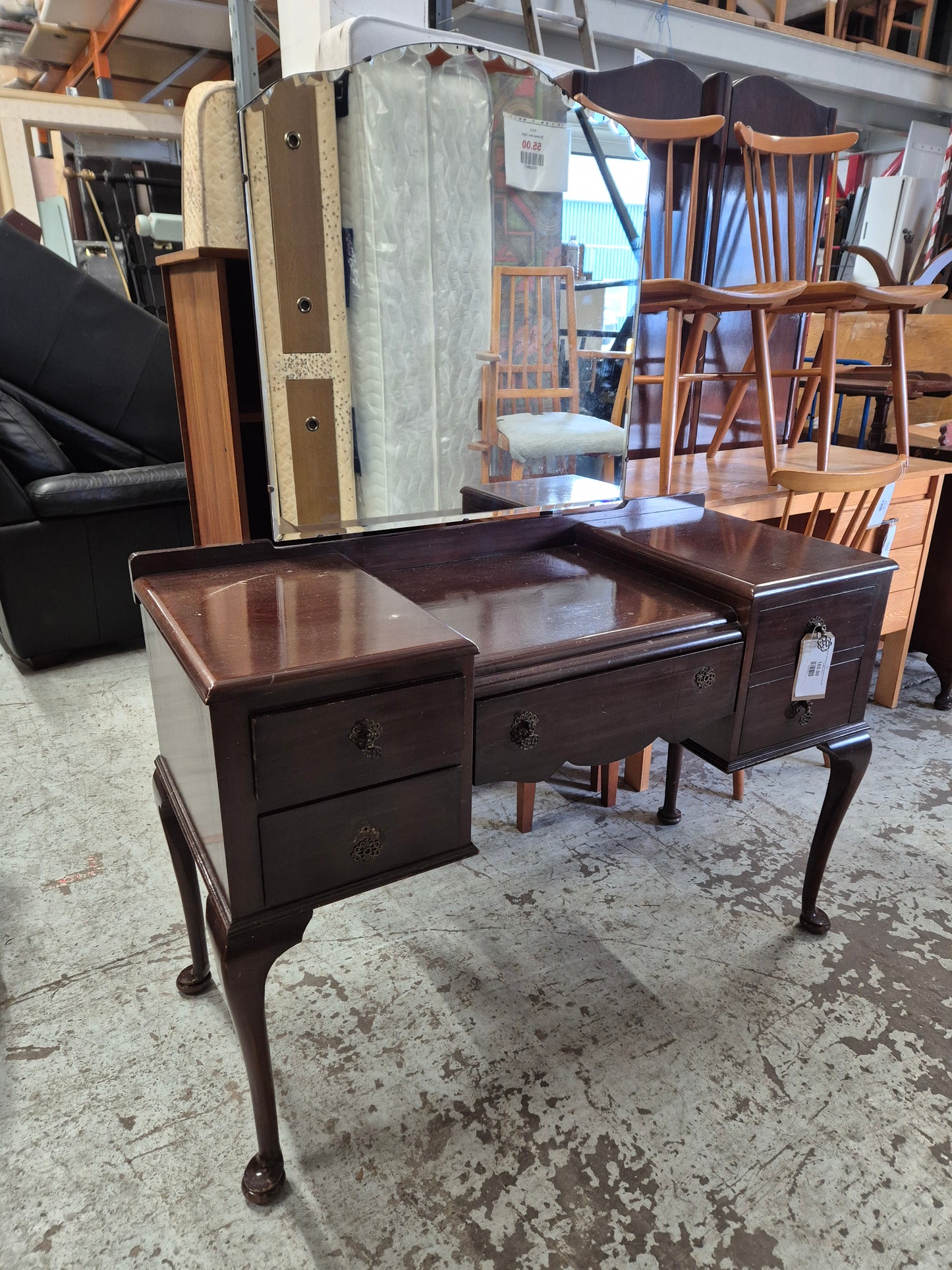 Ornate mahogany 5 drawer bedroom dresser with bevelled mirrors