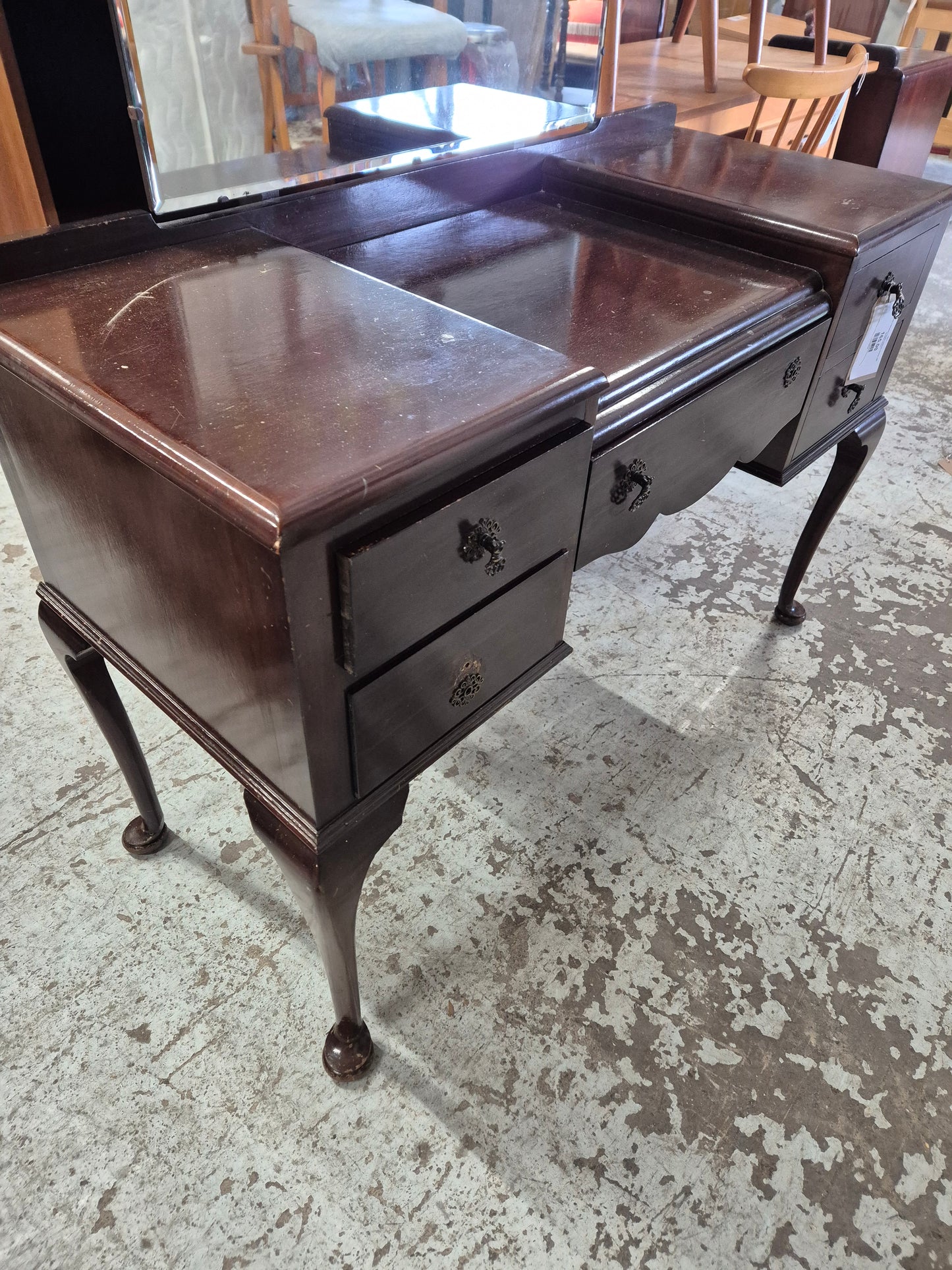 Ornate mahogany 5 drawer bedroom dresser with bevelled mirrors