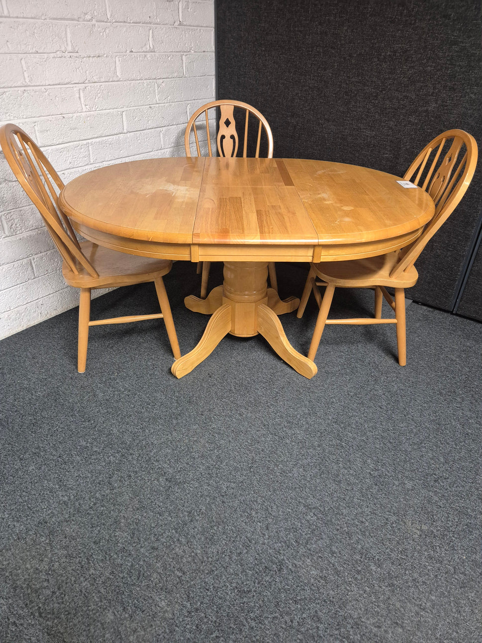 Circular rubberwood extendable dining table withe central base and 4 no. matching chairs 1225