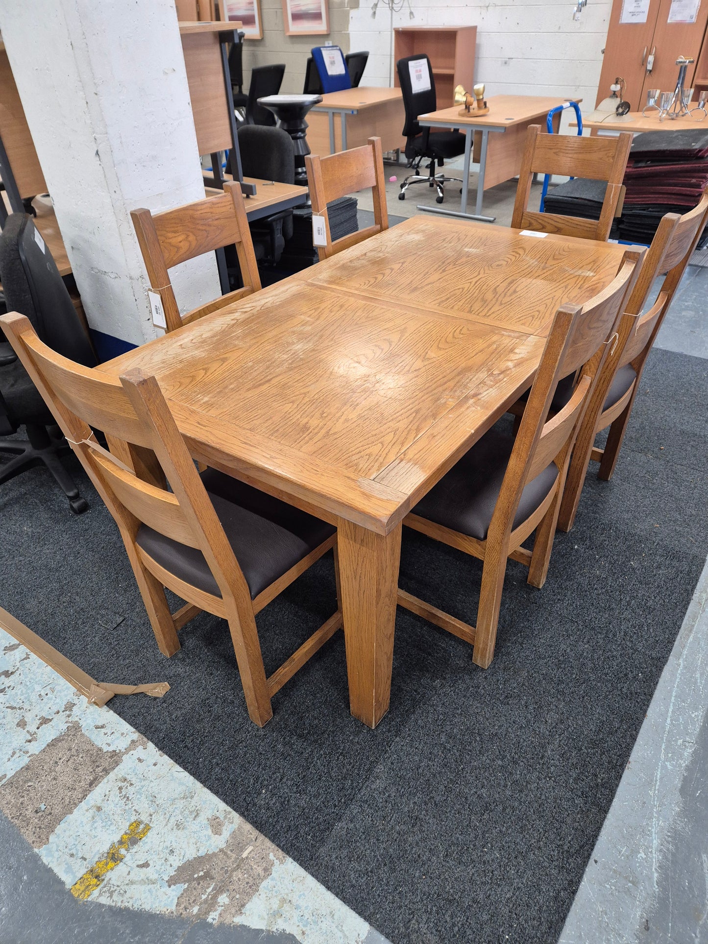 Solid oak extendable dining table with 6 no. matching chairs with brown leatherette seat%A0 2125