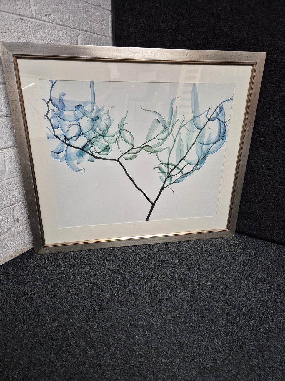 Green plant in the wind illustration in large silver frame (W 980 x L 840 mm) 1225