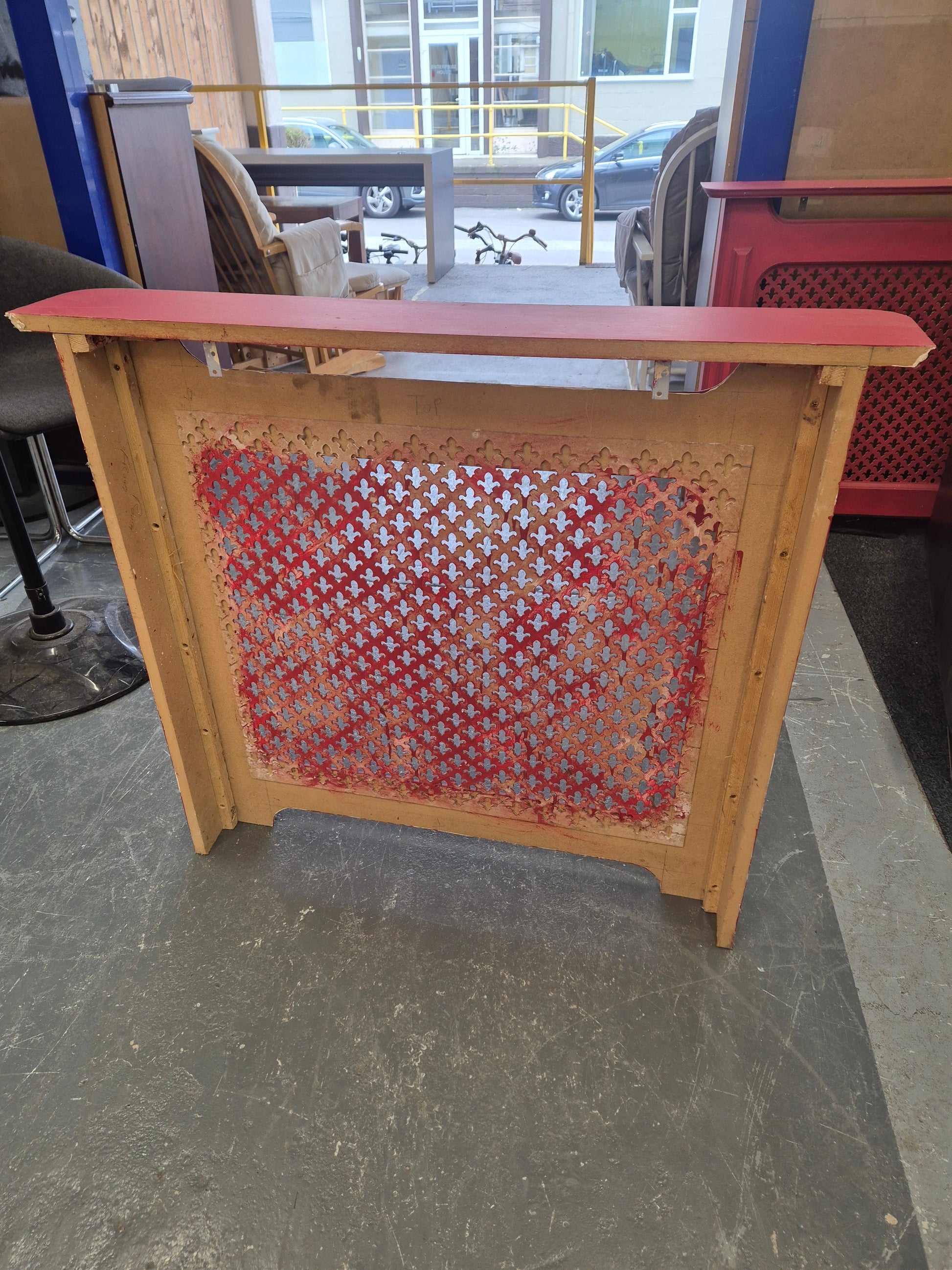 Red painted small radiator cover 3125