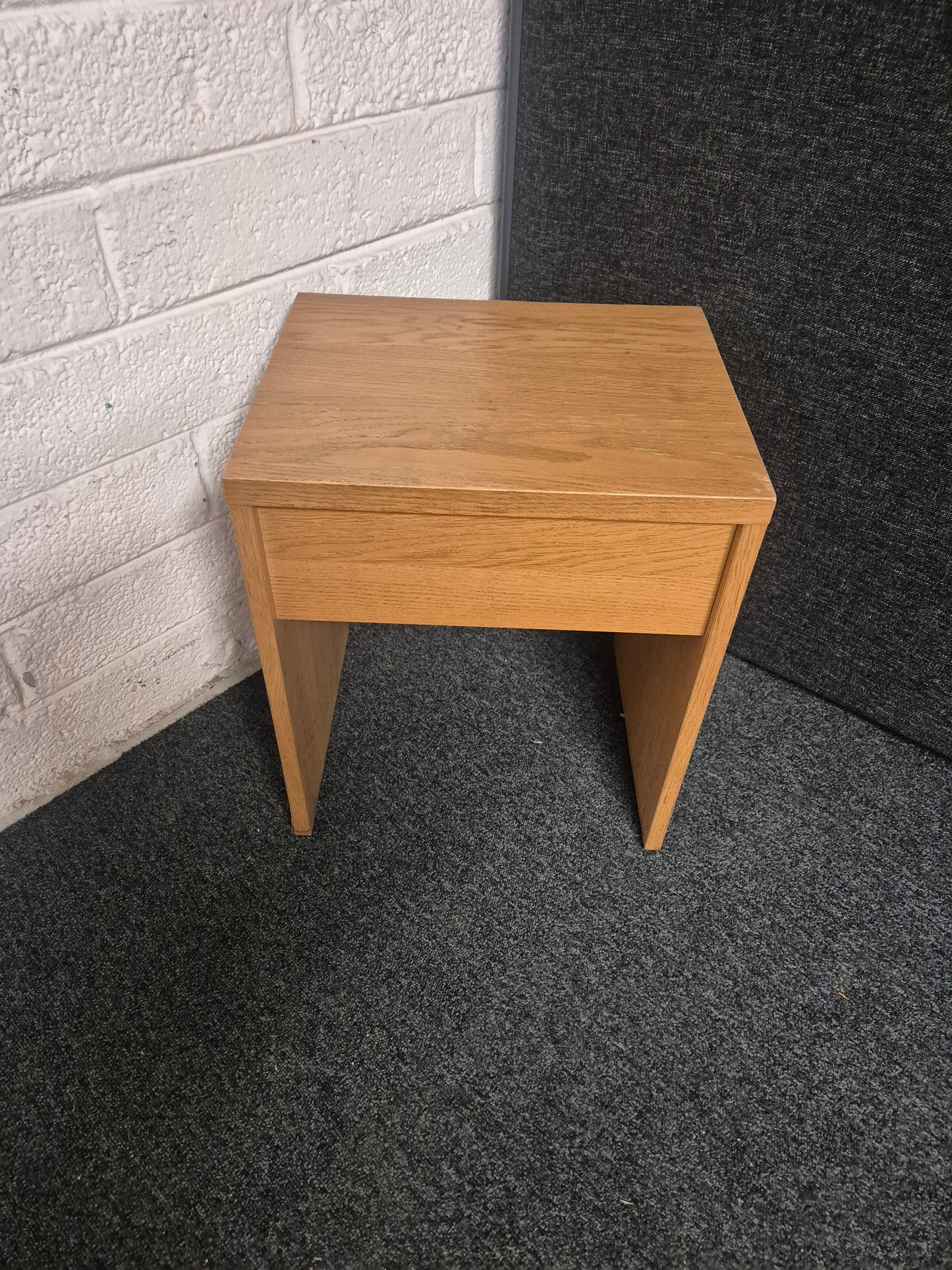 Rectangular low oak stool (H 460 x W 400 x D 330 mm)