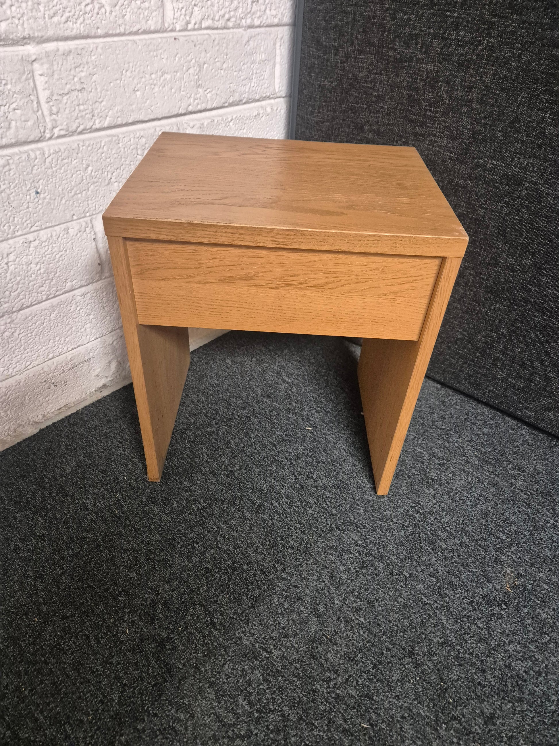 Rectangular low oak stool (H 460 x W 400 x D 330 mm)