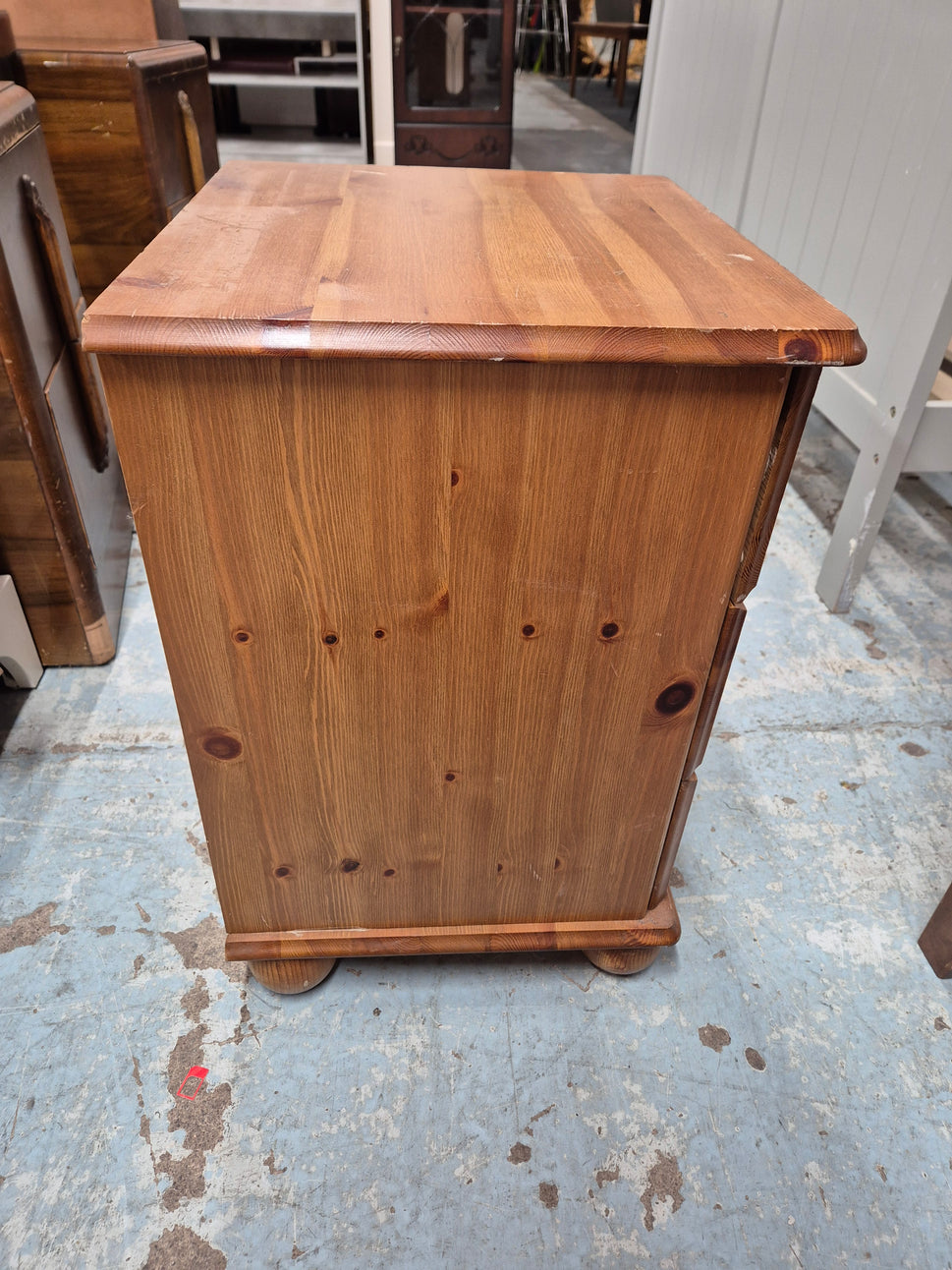 Natural pine 3 drawer bedside locker H 590 x W 440 x D 390 3125