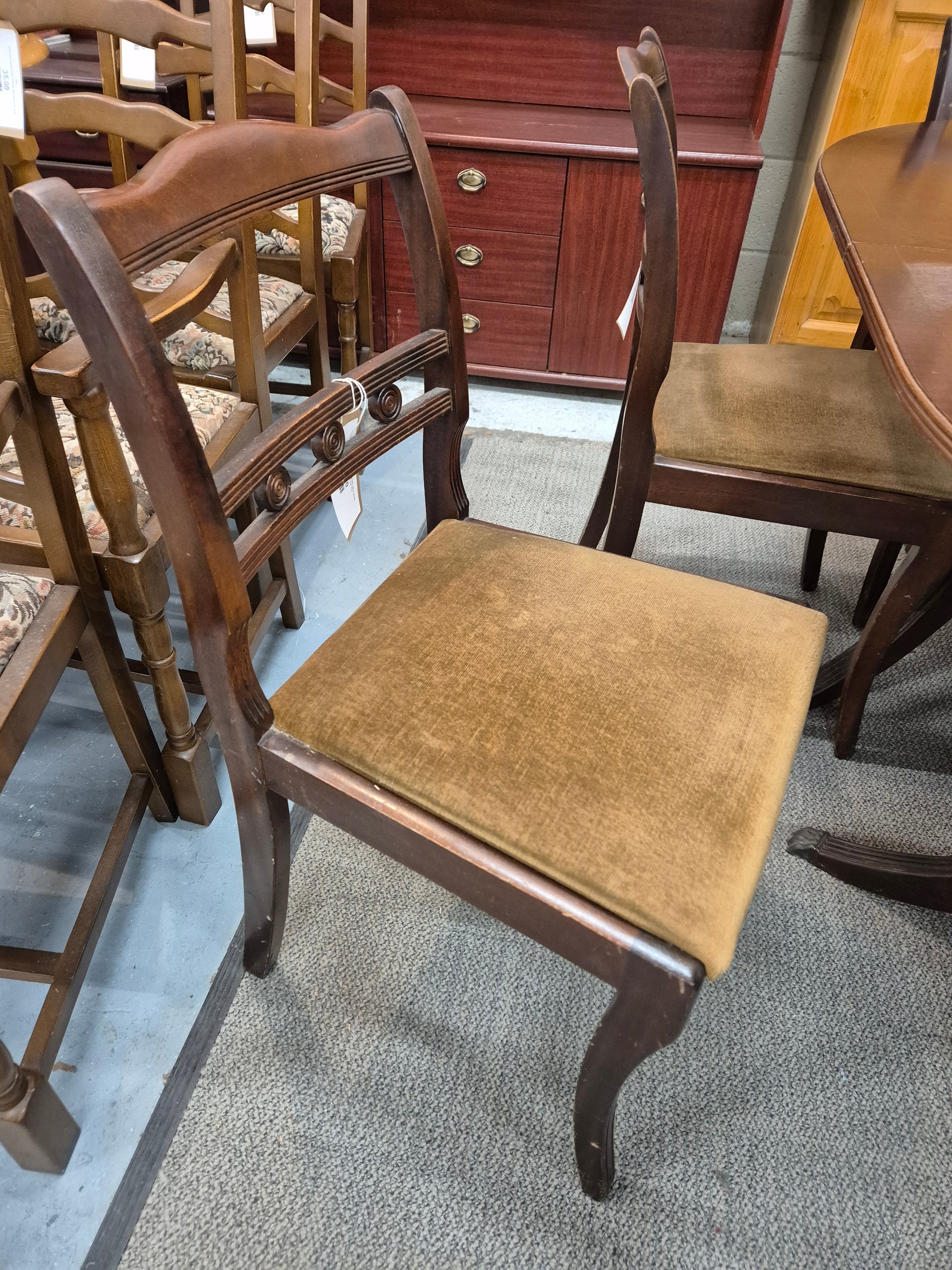 Extendable oval orange wood dining table with 6 dining chairs 2 carvers gold fabric seat 3124