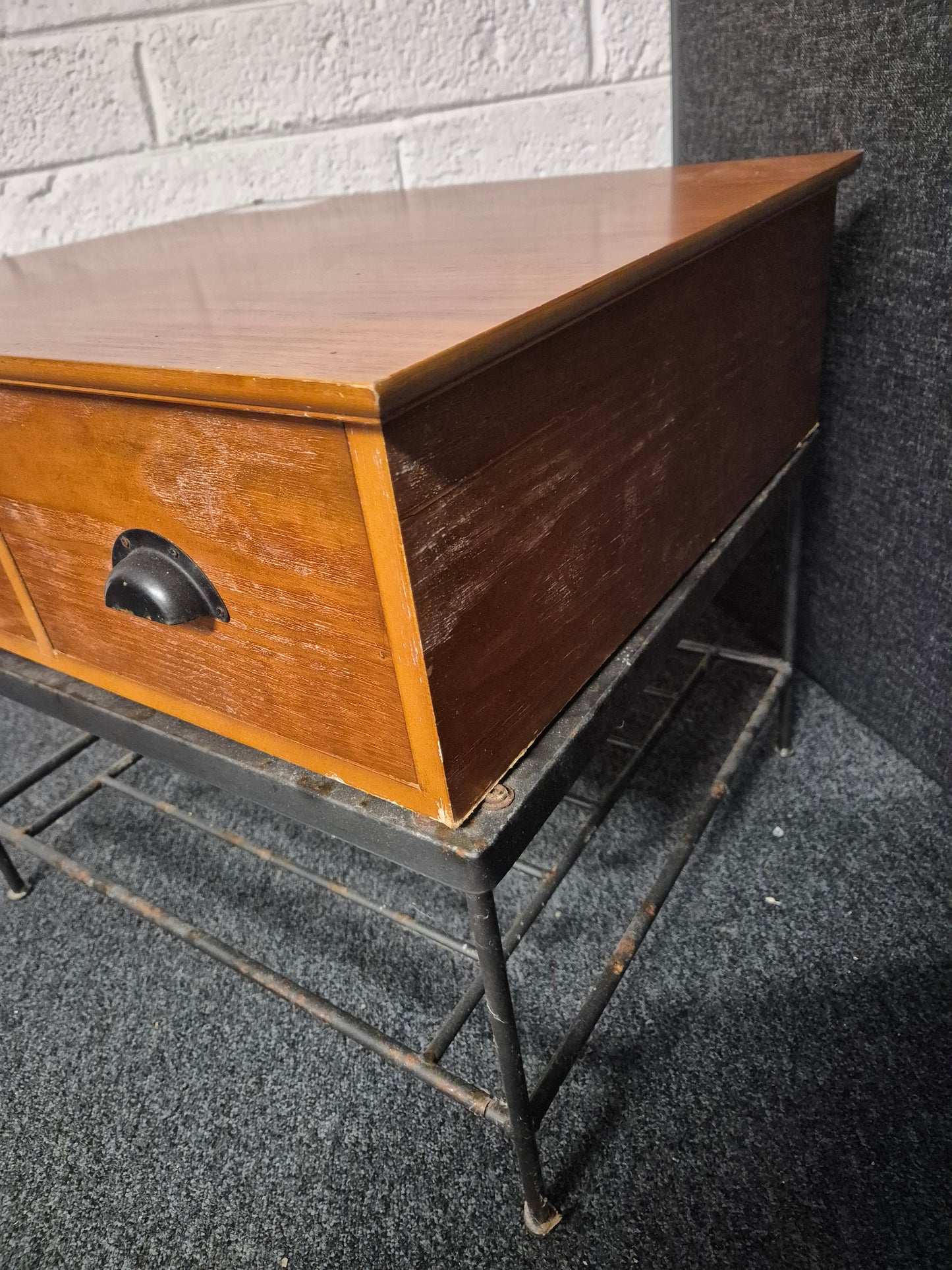 Pine laminate coffee table with 4 drawers and metal base 3125