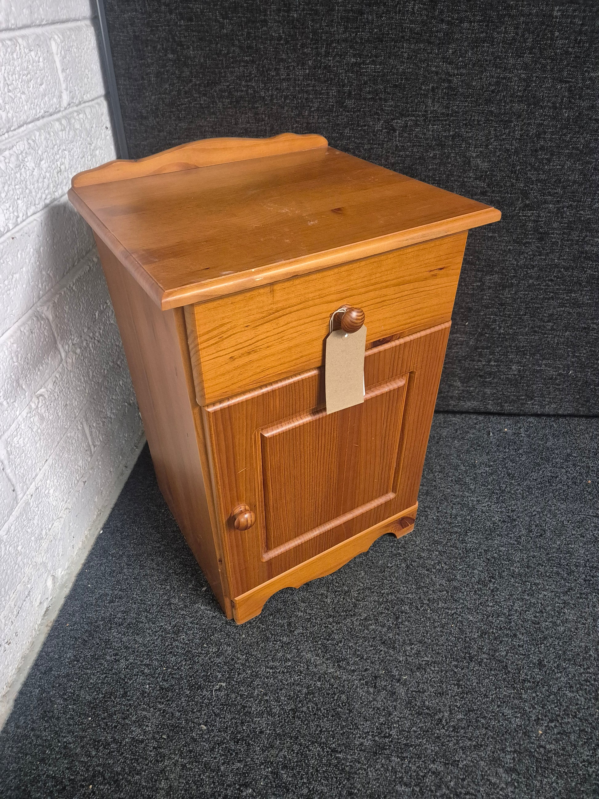 Solid pine 1 door 1 drawer bedside locker 1225