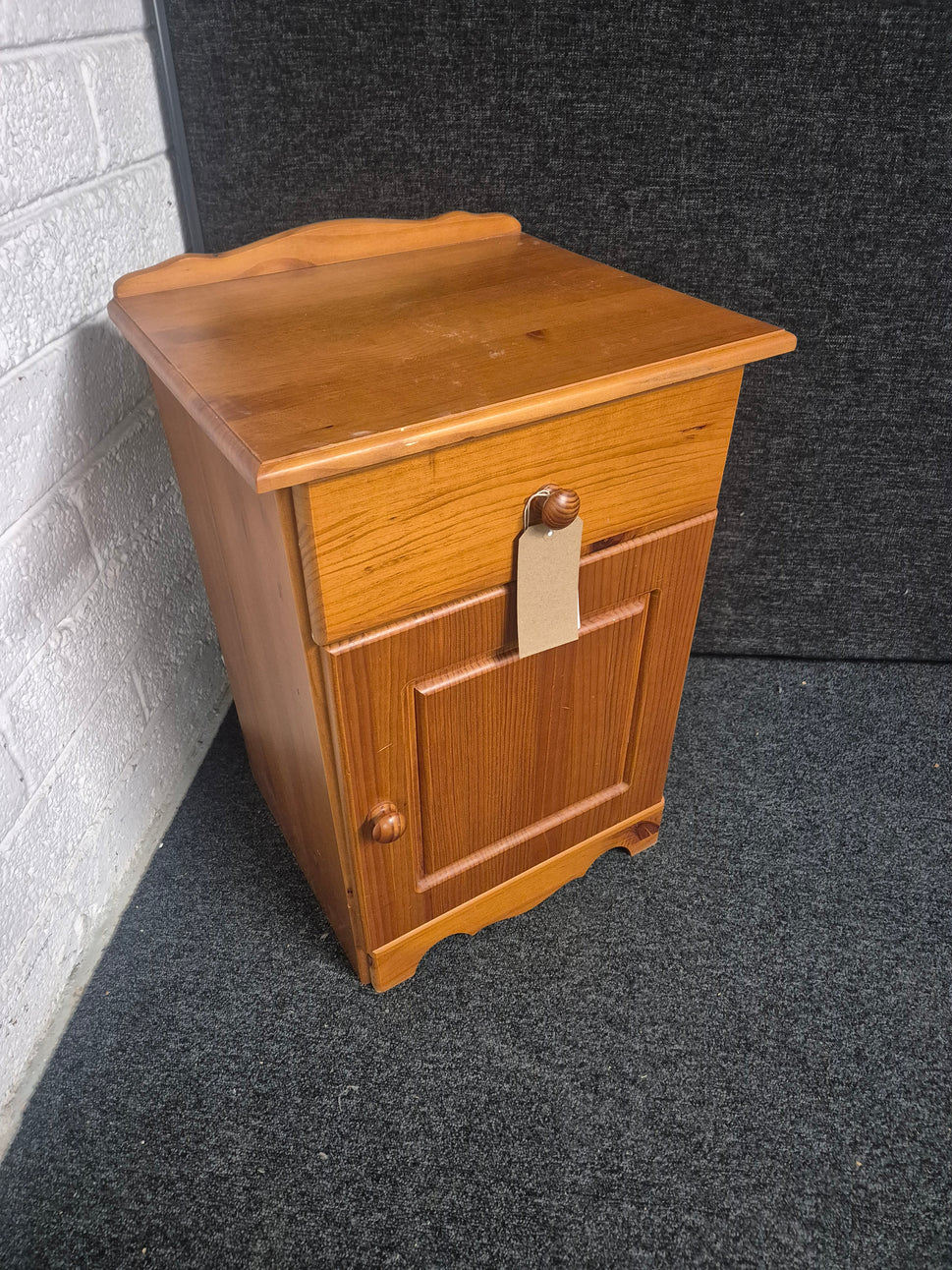 Solid pine 1 door 1 drawer bedside locker 1225