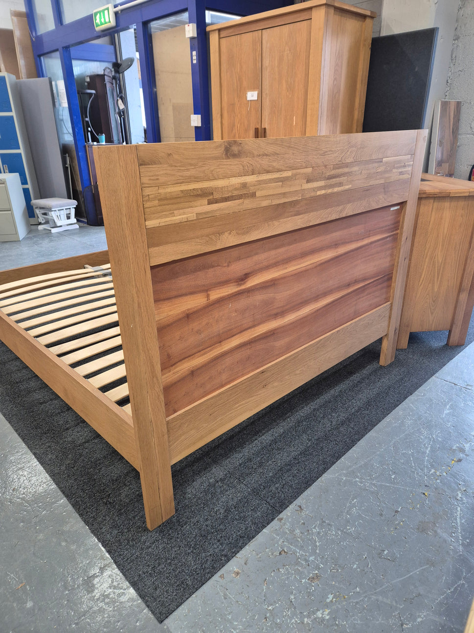 5ft solid oak high end bed frame with inlaid detail%A0