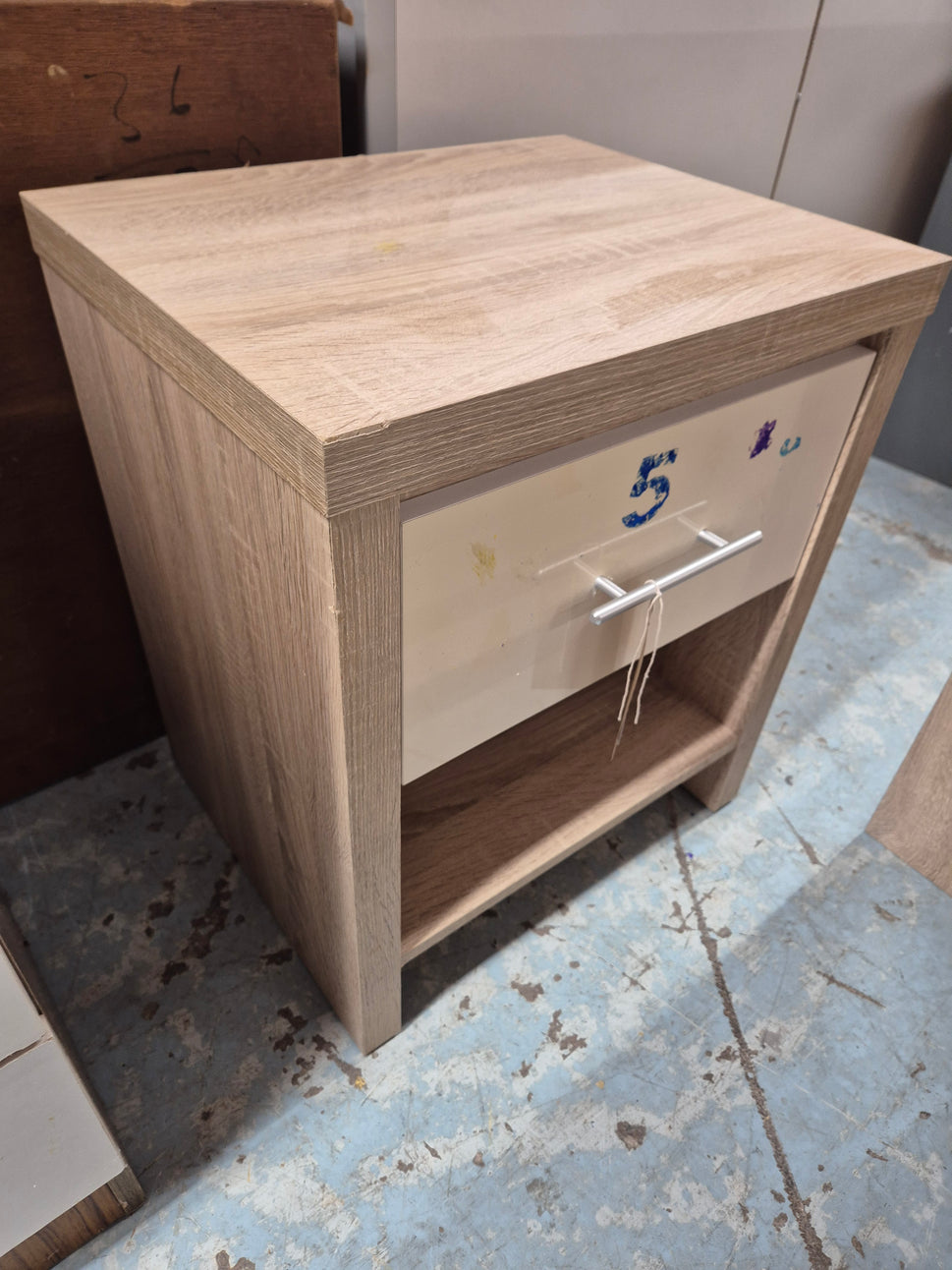 Maple laminate bedside locker with shelf and white gloss door H 570 W 480 D390  2125