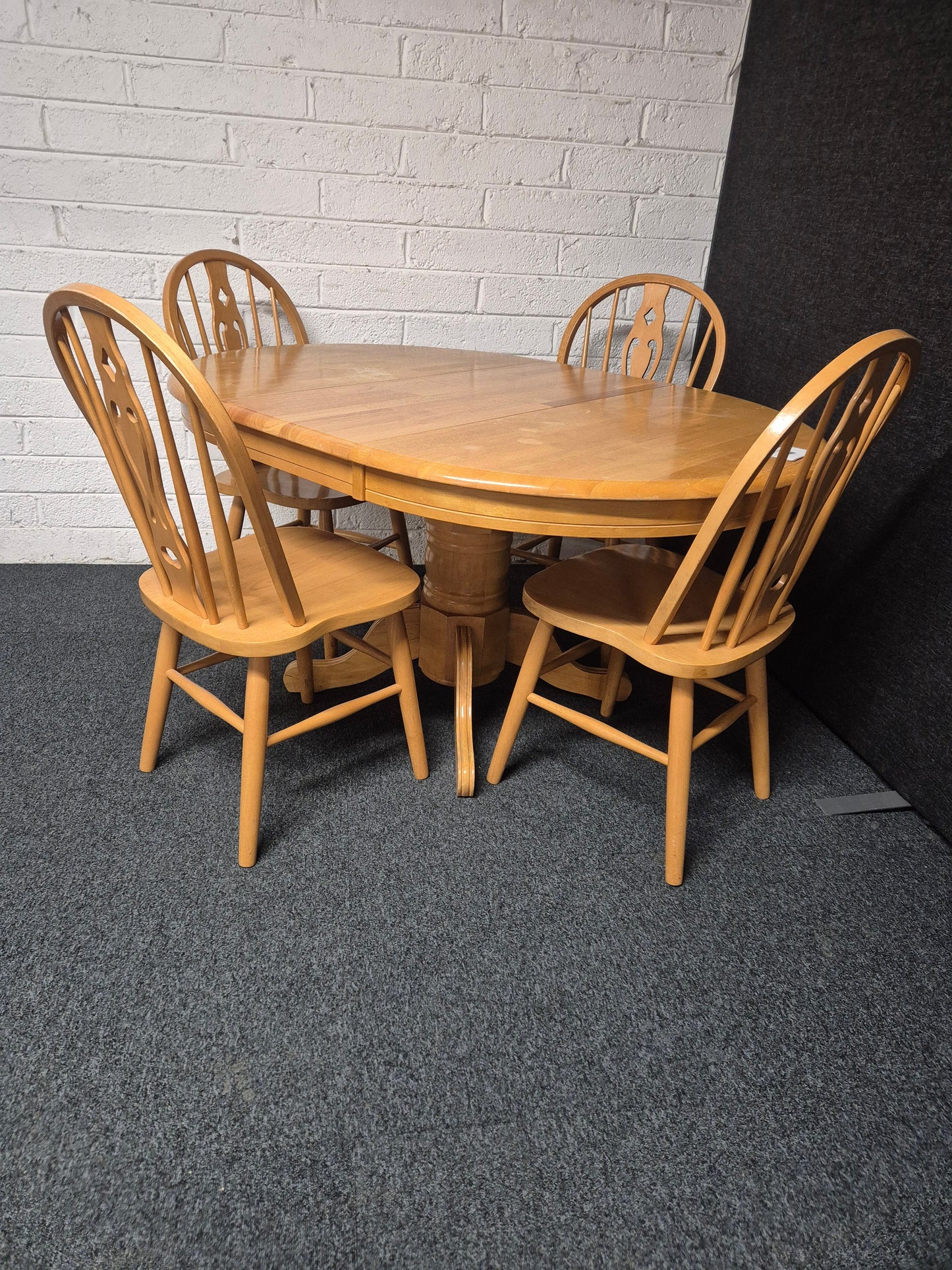 Circular rubberwood extendable dining table withe central base and 4 no. matching chairs 1225