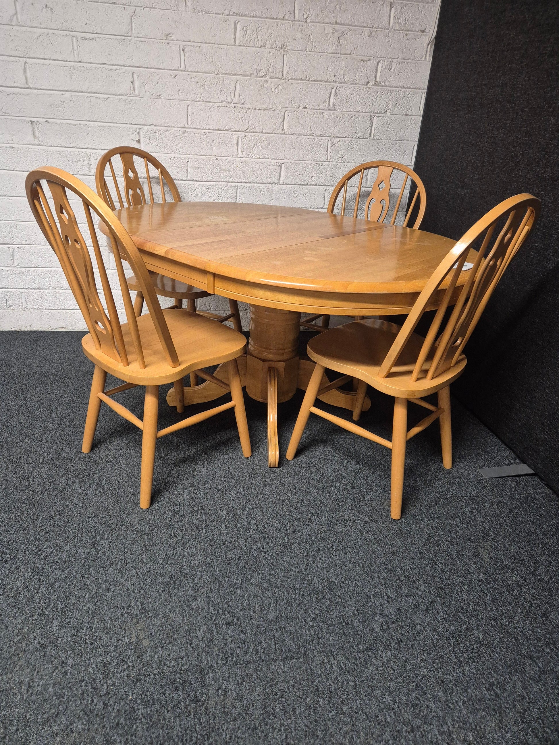 Circular rubberwood extendable dining table withe central base and 4 no. matching chairs 1225