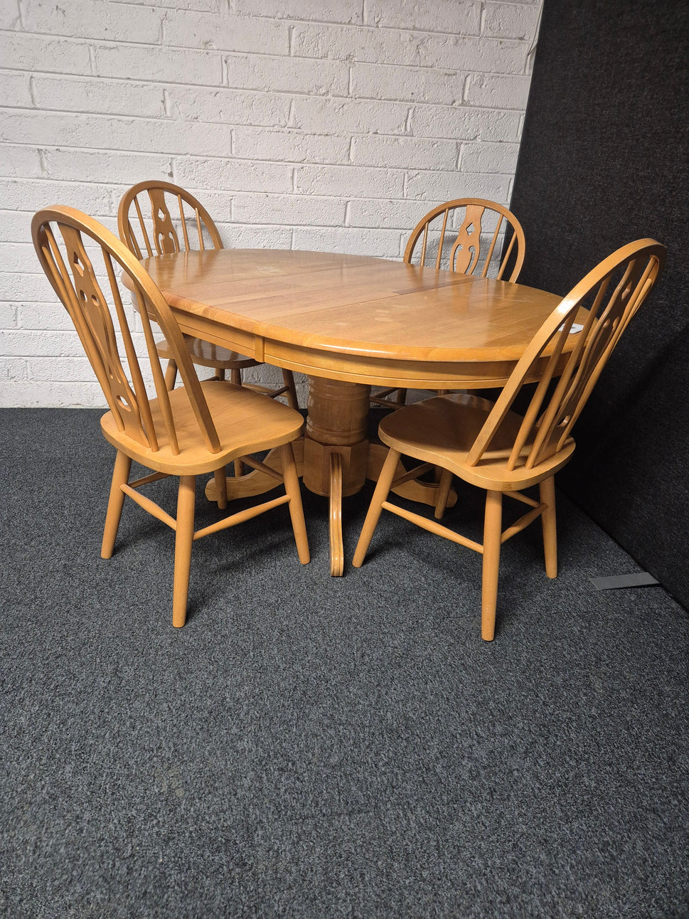 Circular rubberwood extendable dining table withe central base and 4 no. matching chairs 1225