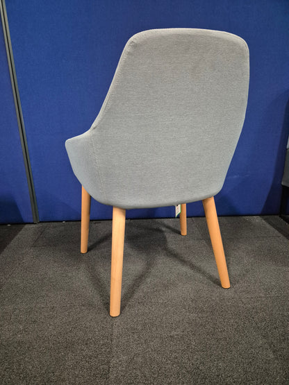 Juna medium back lounge chair with 4 oak wooden legs