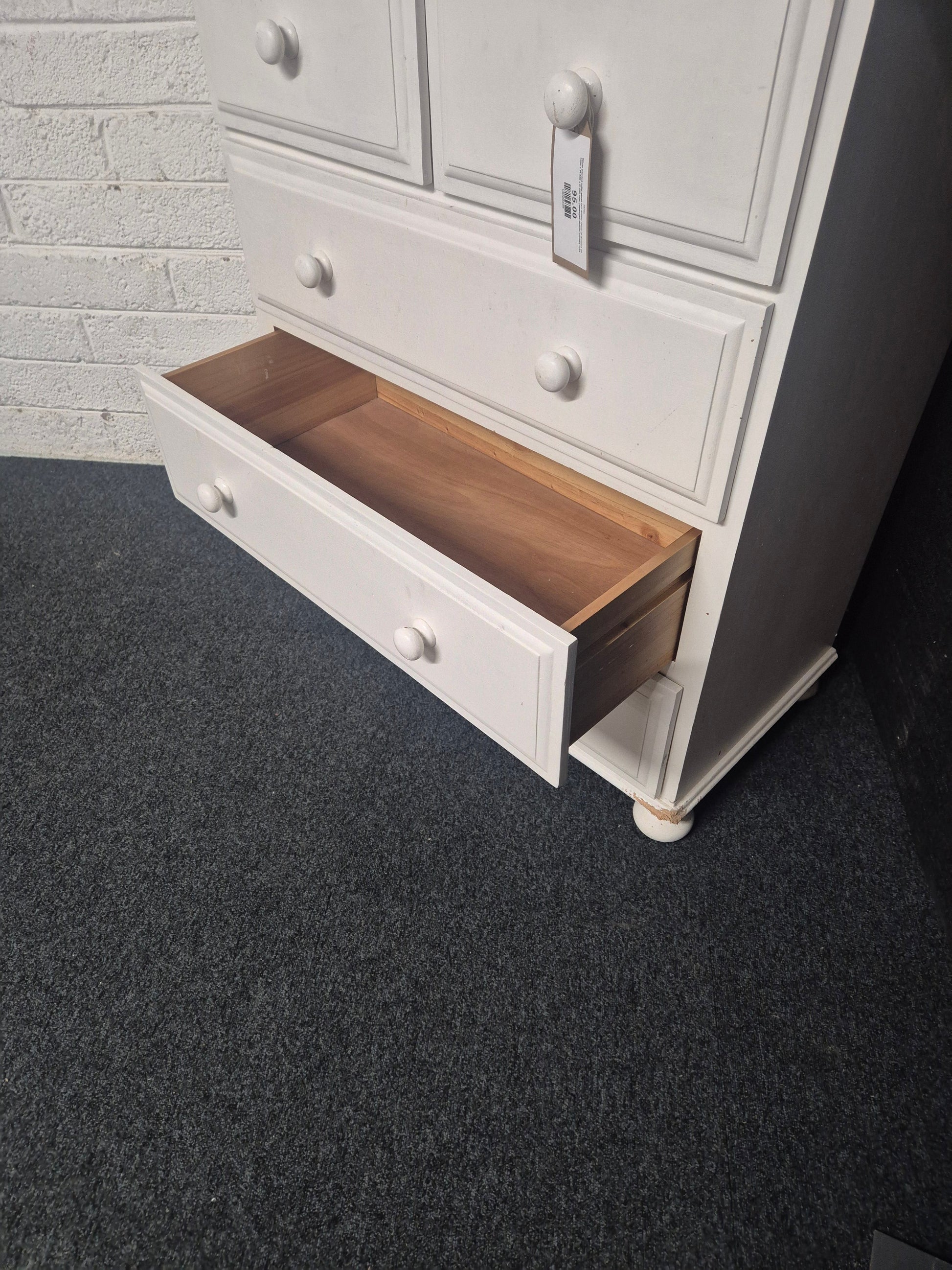 White painted solid wood 2+3 drawer chest of drawers (H 1000 x W 850 x D 450 mm) (damaged bottom corner) 1225