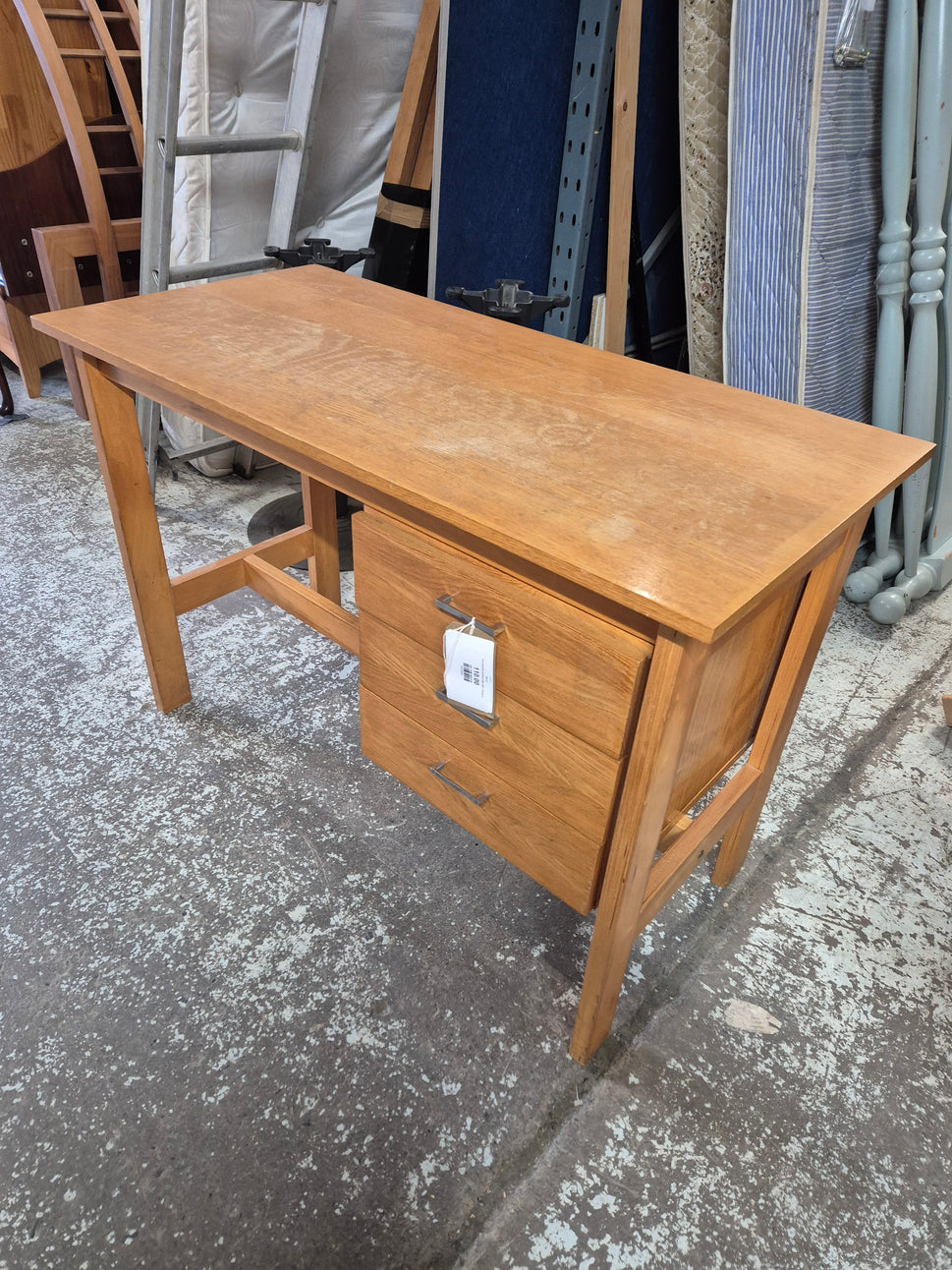 Pine bedroom dressing table with 3 drawers