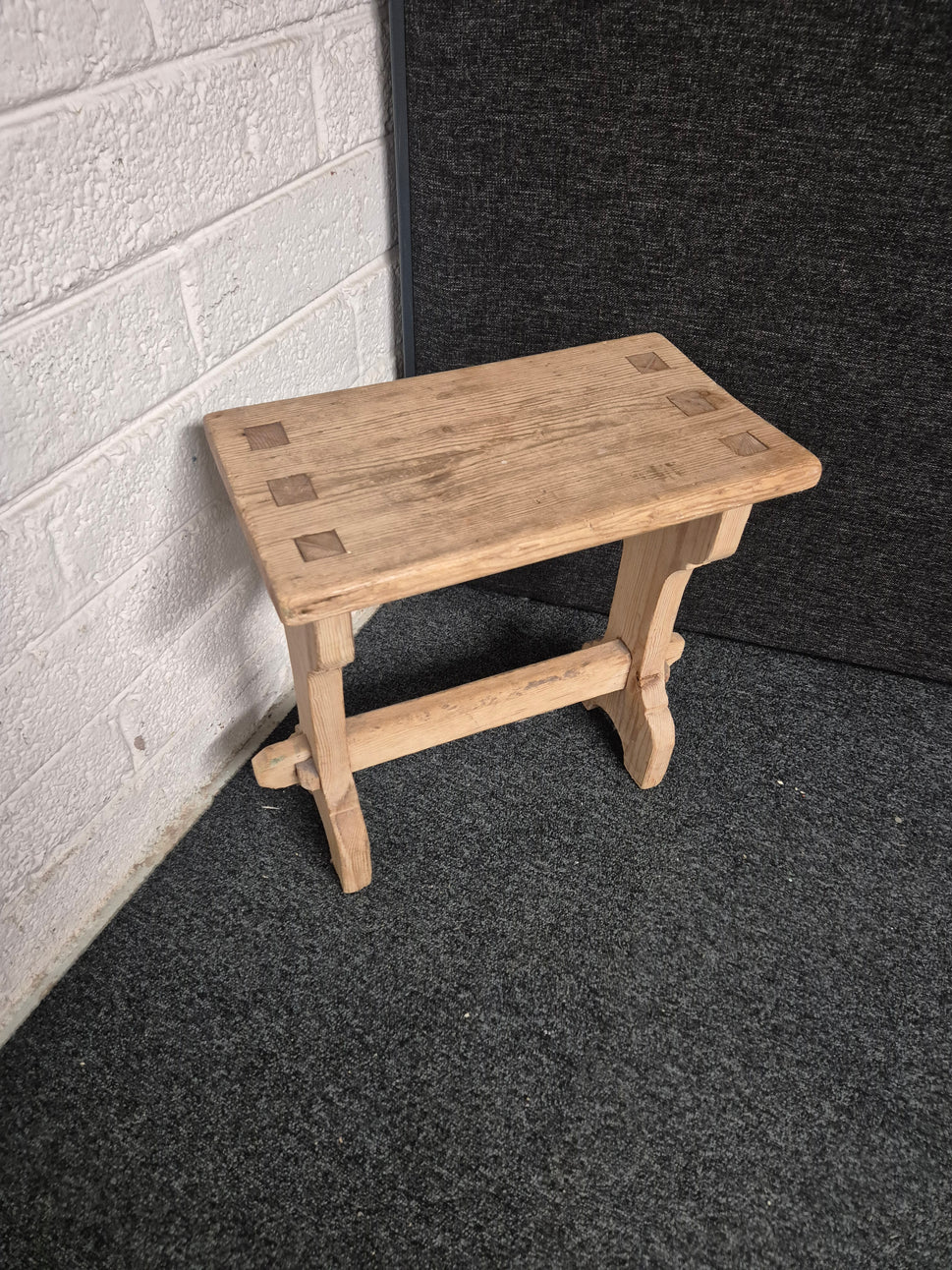 Reclaimed Pine smal stool 3125