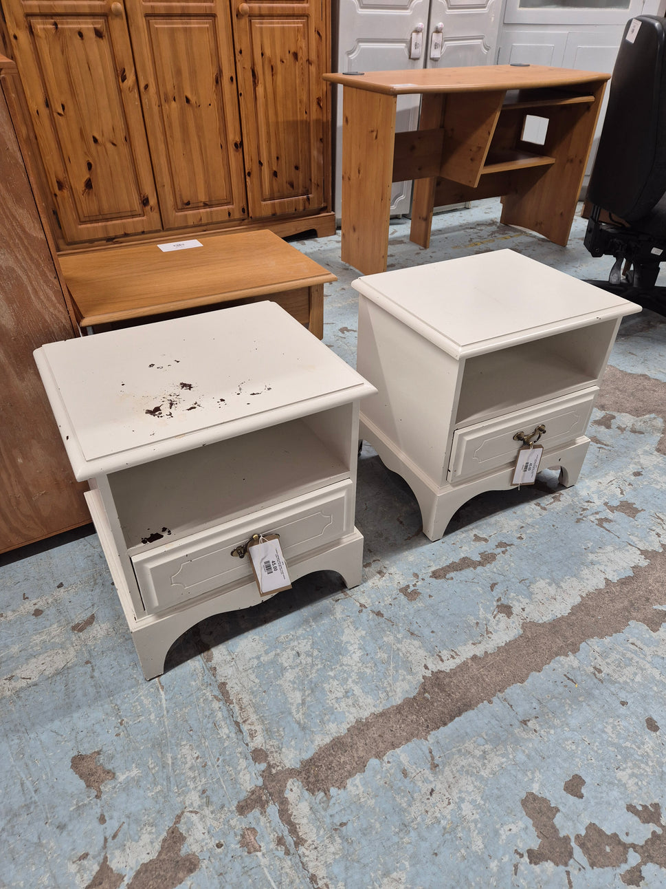 Rossmore mahogany white painted 1 drawer bedside locker%A0H 520 x W 500 x 420 D 2125