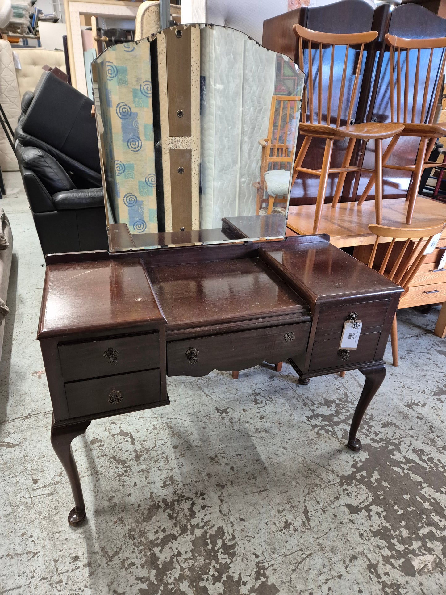 Ornate mahogany 5 drawer bedroom dresser with bevelled mirrors