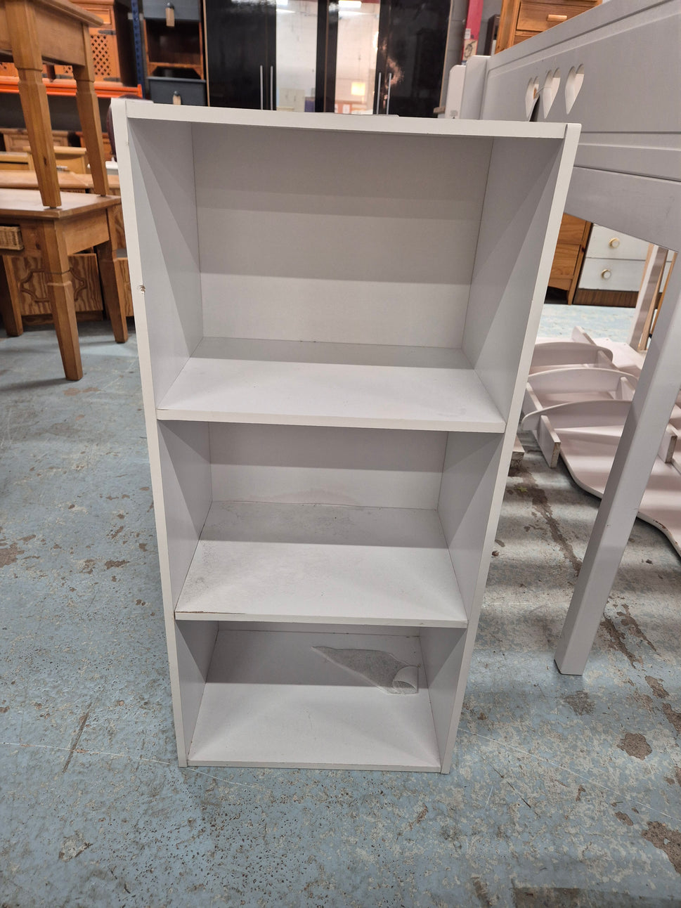 white storage unit with 3 shelves  2125
