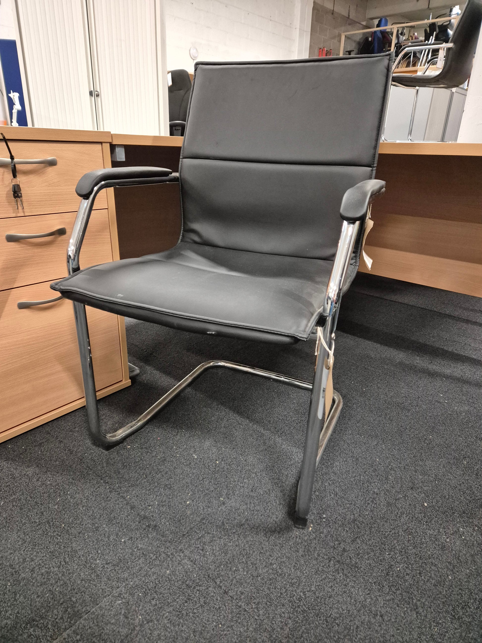Essen stackable meeting room cantilever chair - black or grey faux leather