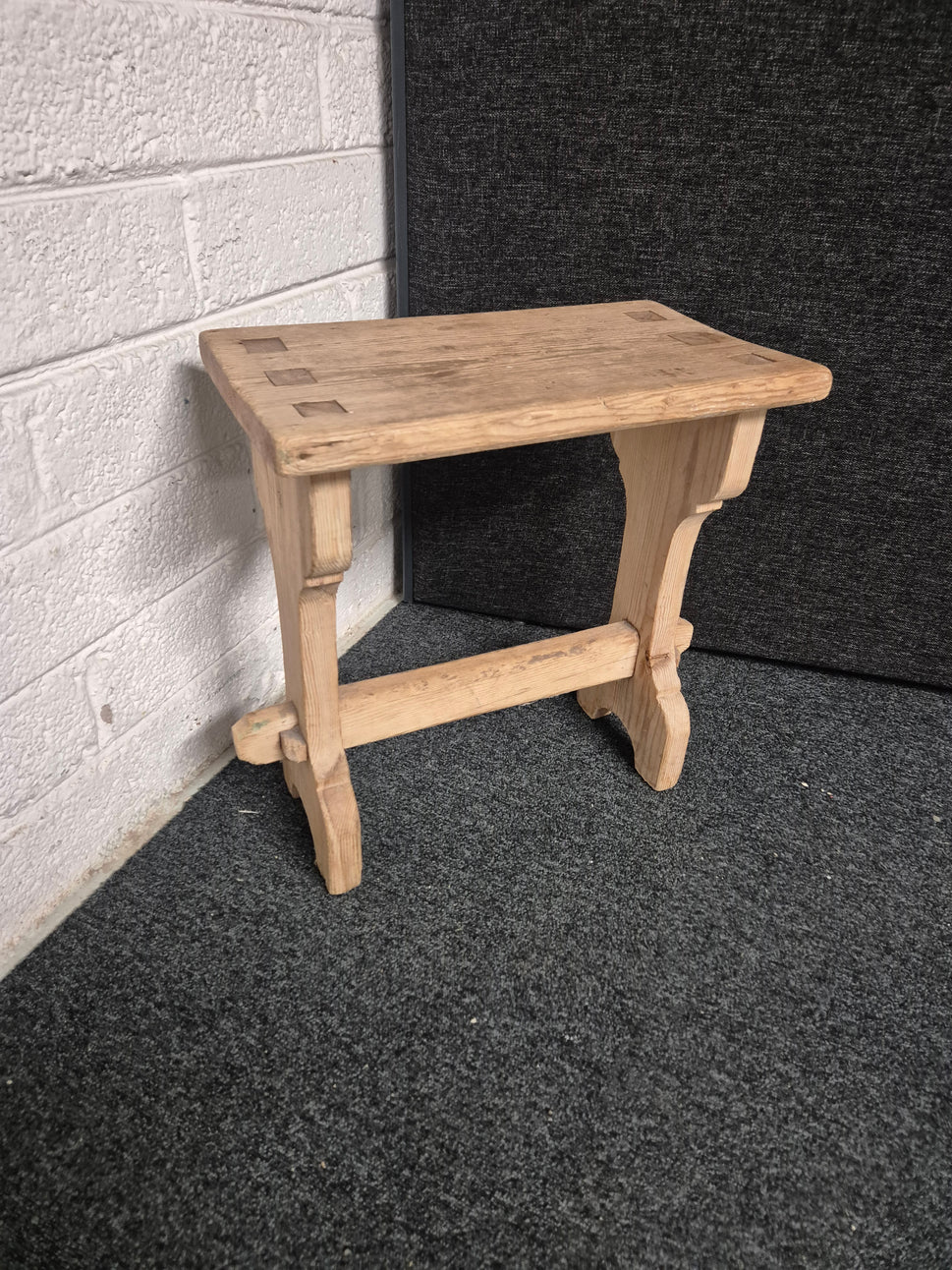 Reclaimed Pine smal stool 3125