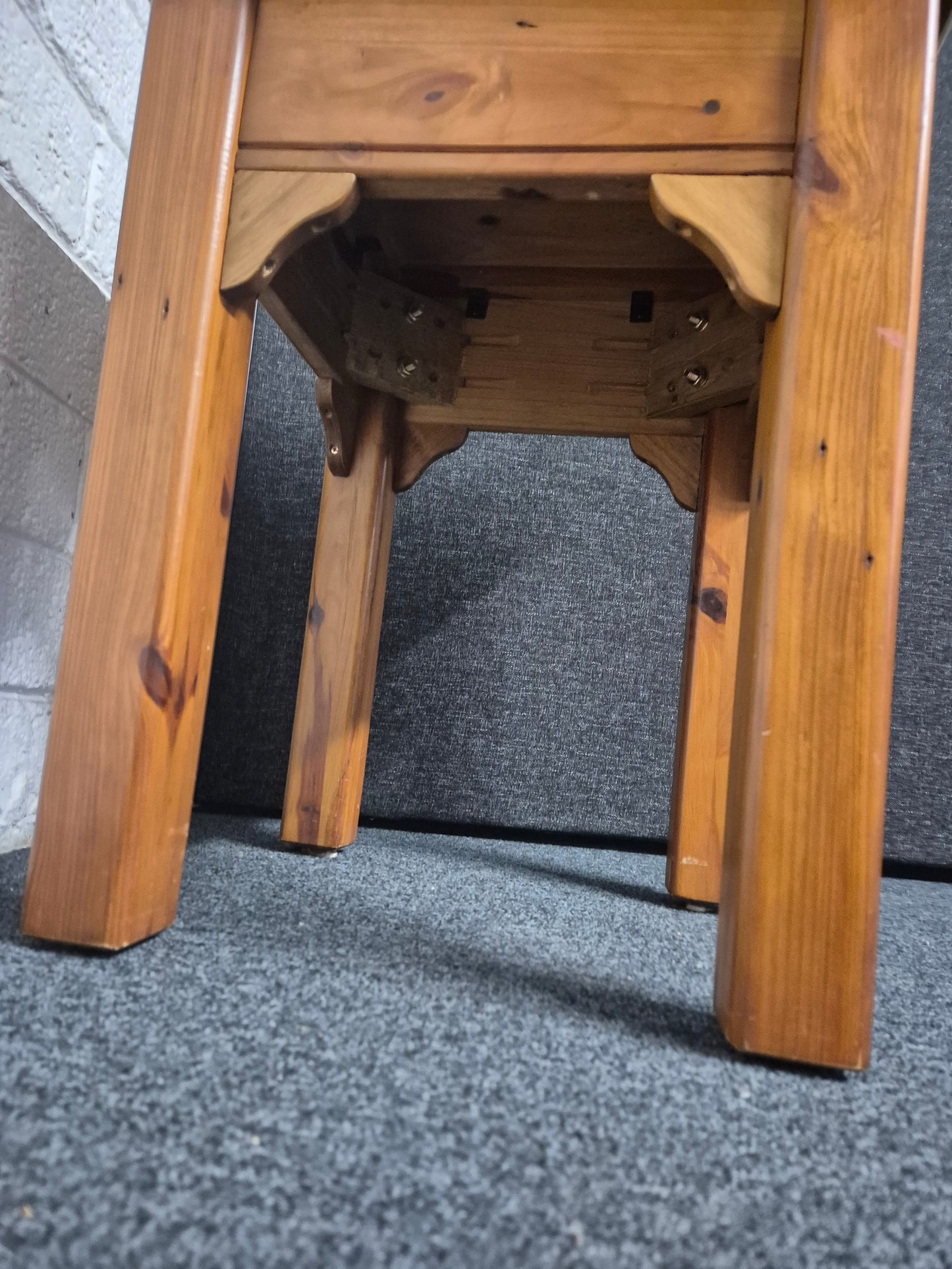 Solid pine, square white painted tiled top lamp table (H 400 x W 1100 x D 600 mm)  3125