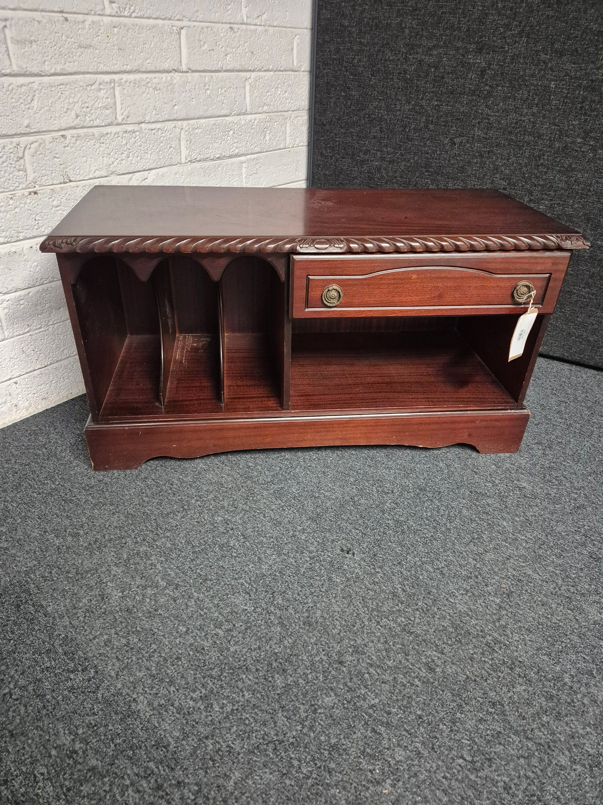 Rossmore Mahogany Tv unit (H580 x W 1100 x D 460) 3125