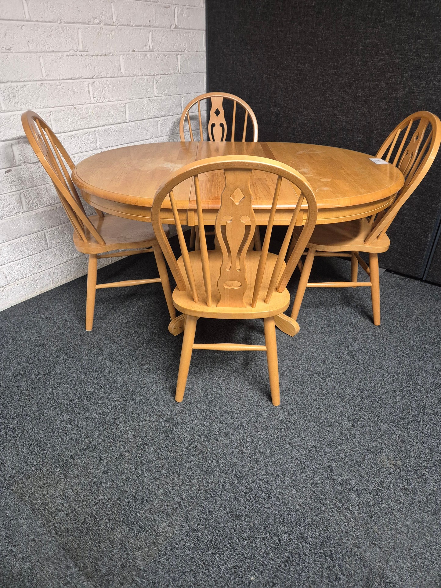 Circular rubberwood extendable dining table withe central base and 4 no. matching chairs 1225