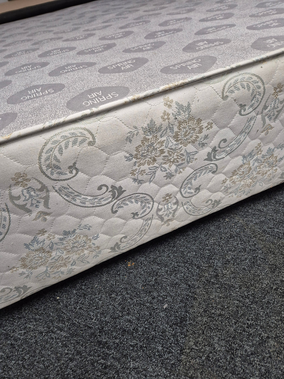 4ft 6 grey fabric divan base on castors  1225
