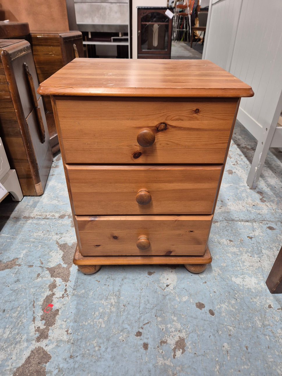 Natural pine 3 drawer bedside locker H 590 x W 440 x D 390 3125