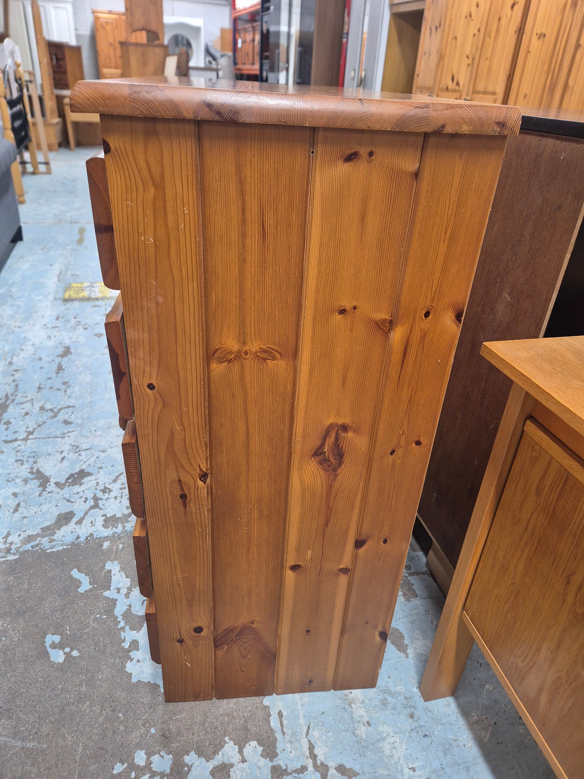 Solid pine 5 drawer chest of drawers  2125