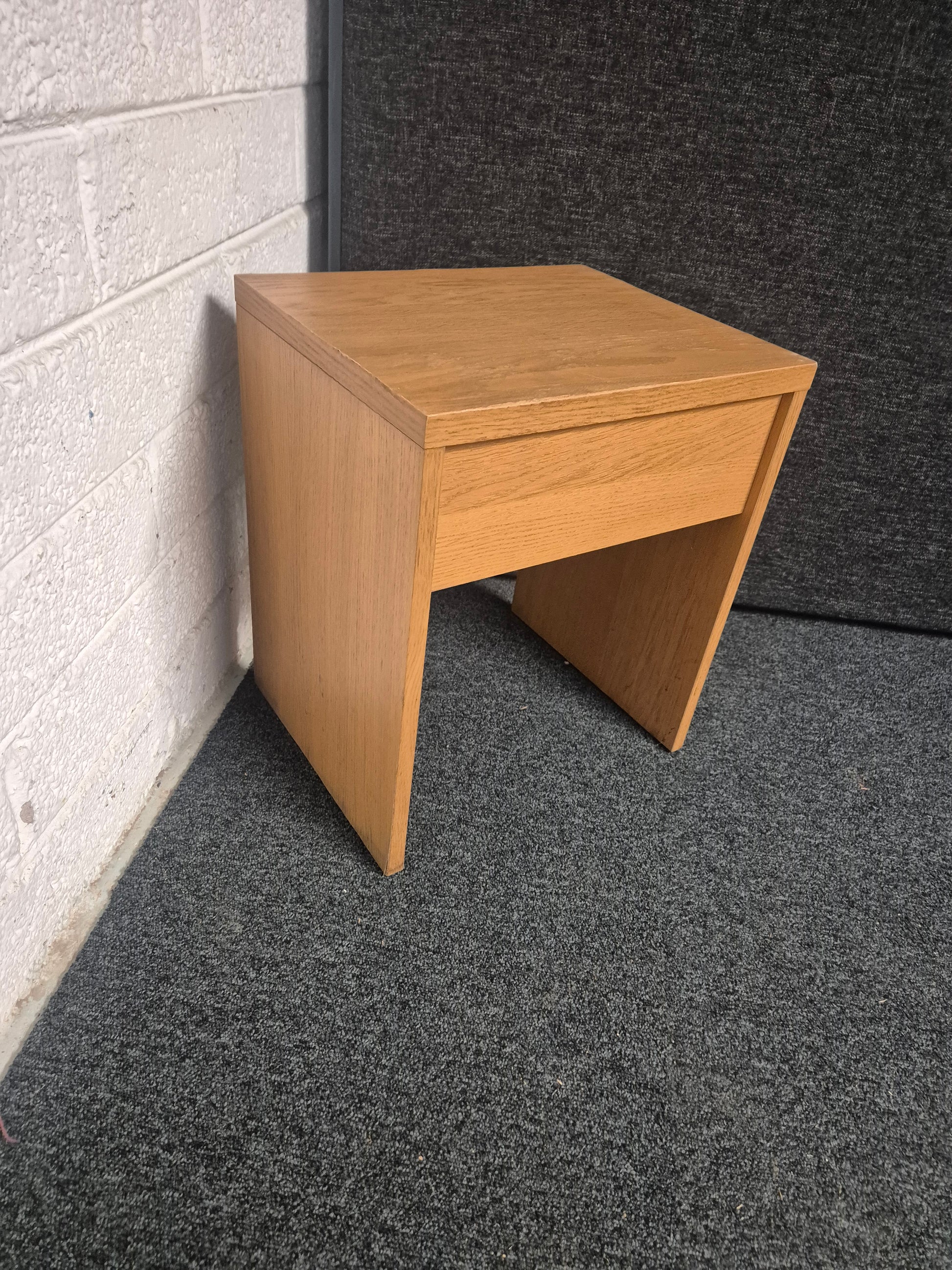 Rectangular low oak stool (H 460 x W 400 x D 330 mm)