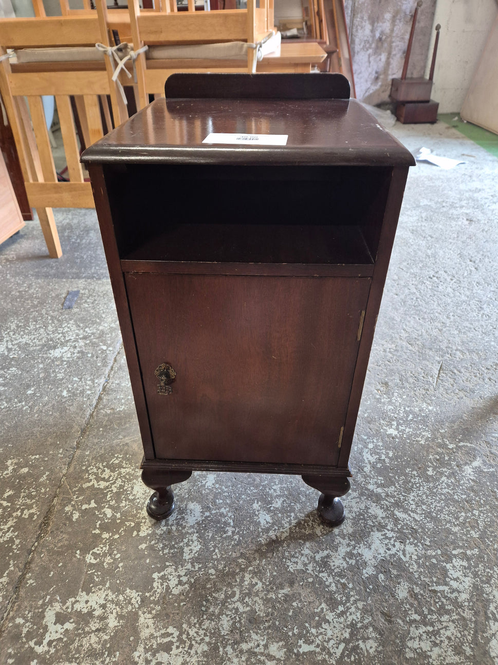 Ornate 1 door bedside locker mahogany