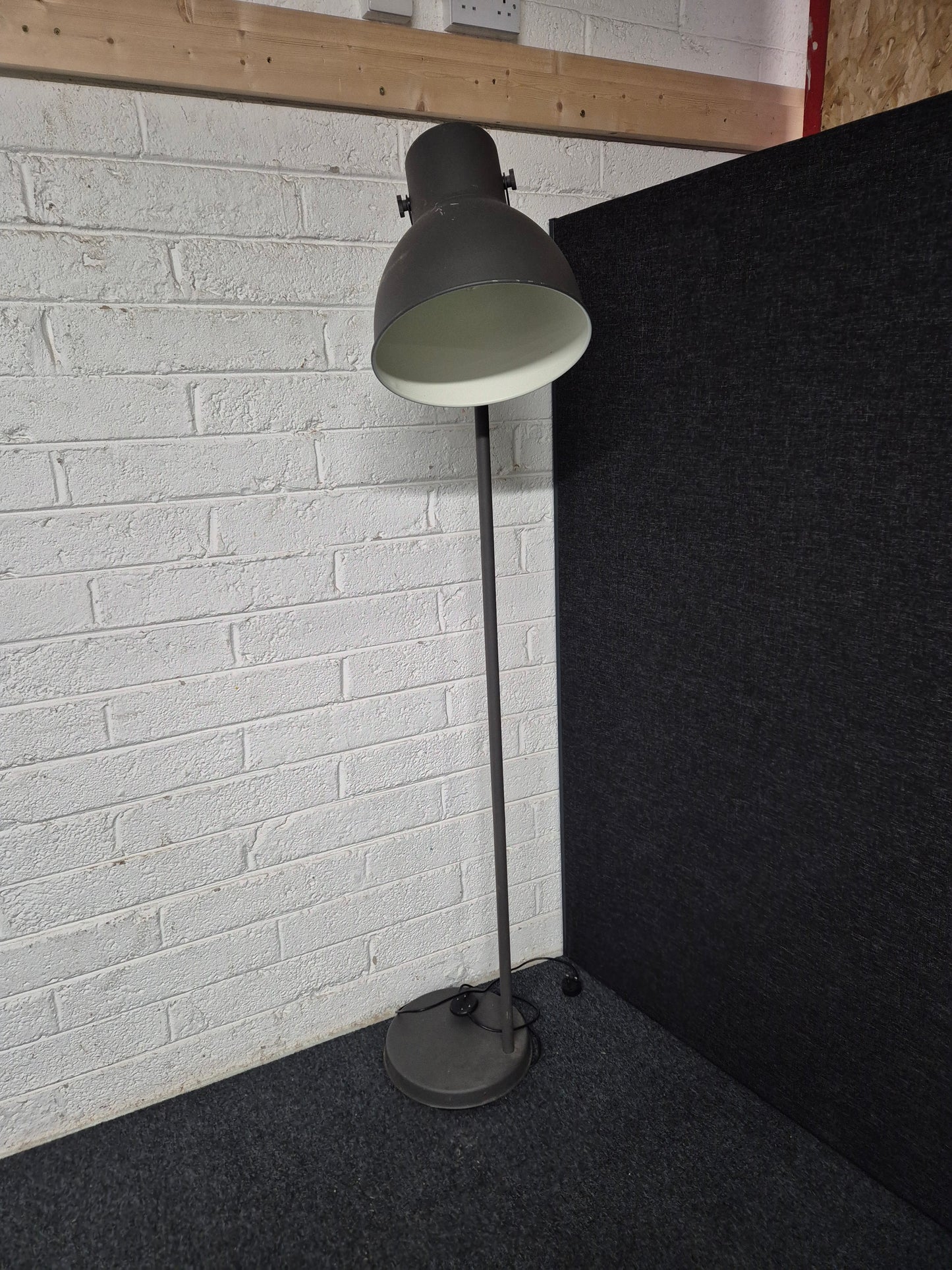 Tall black metal standard lamp (180 cm high) 3125
