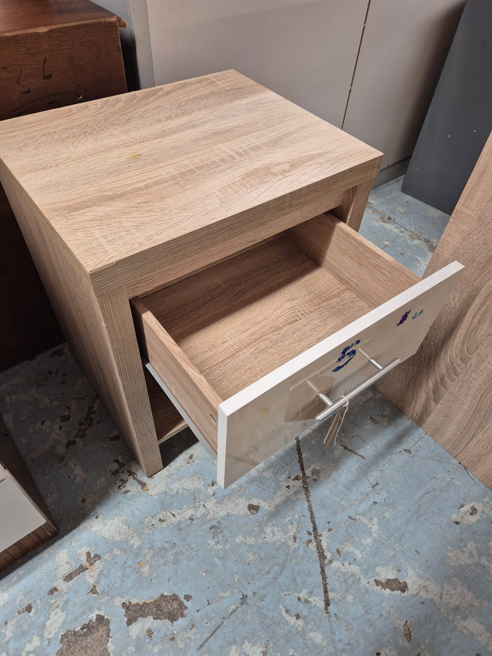 Maple laminate bedside locker with shelf and white gloss door H 570 W 480 D390  2125