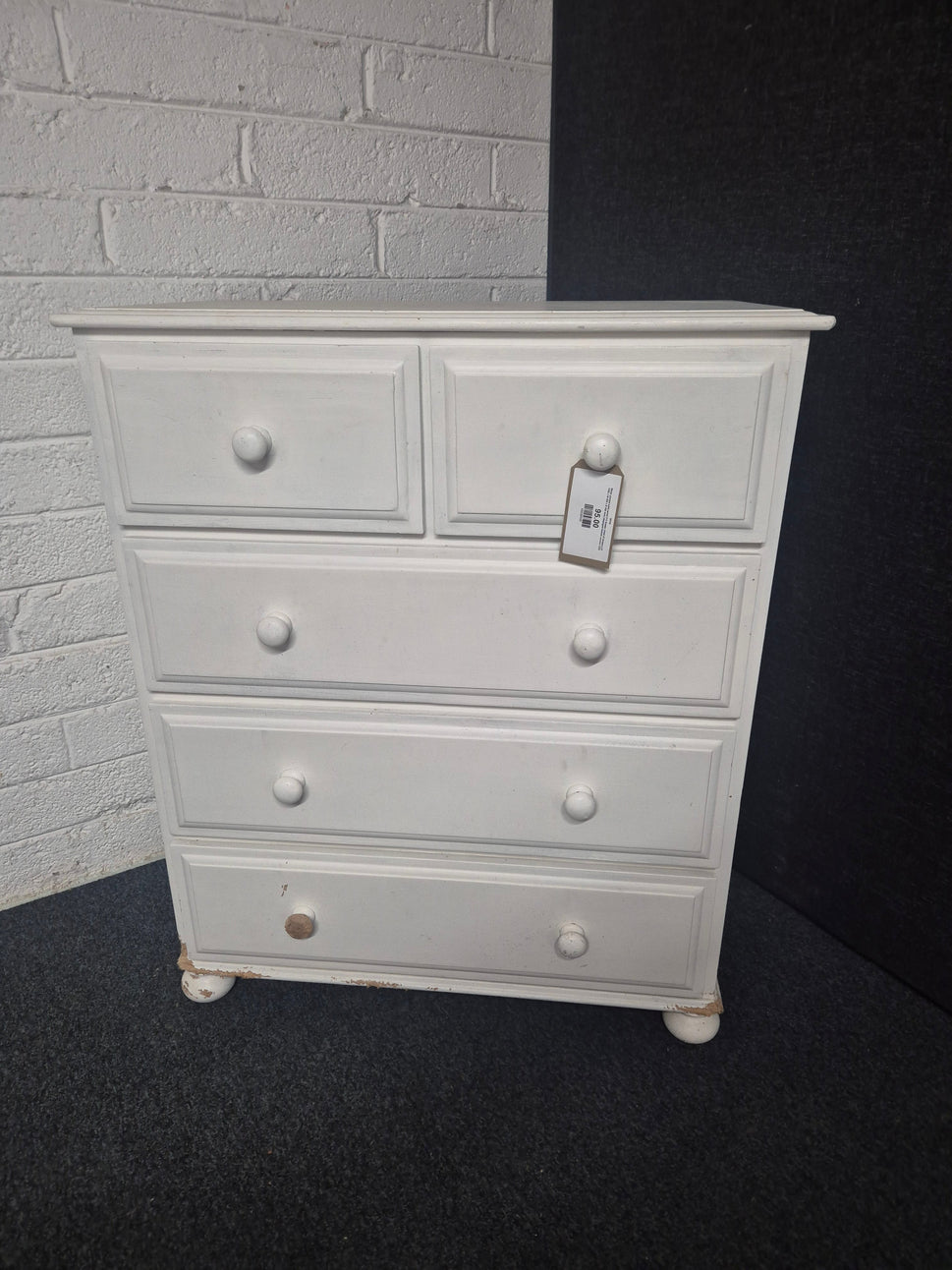 White painted solid wood 2+3 drawer chest of drawers (H 1000 x W 850 x D 450 mm) (damaged bottom corner) 1225